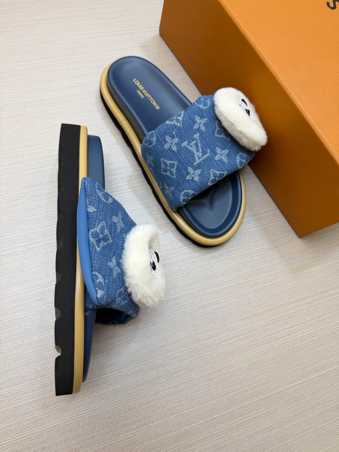 Шлепанцы Женские Louis Vuitton 18011820