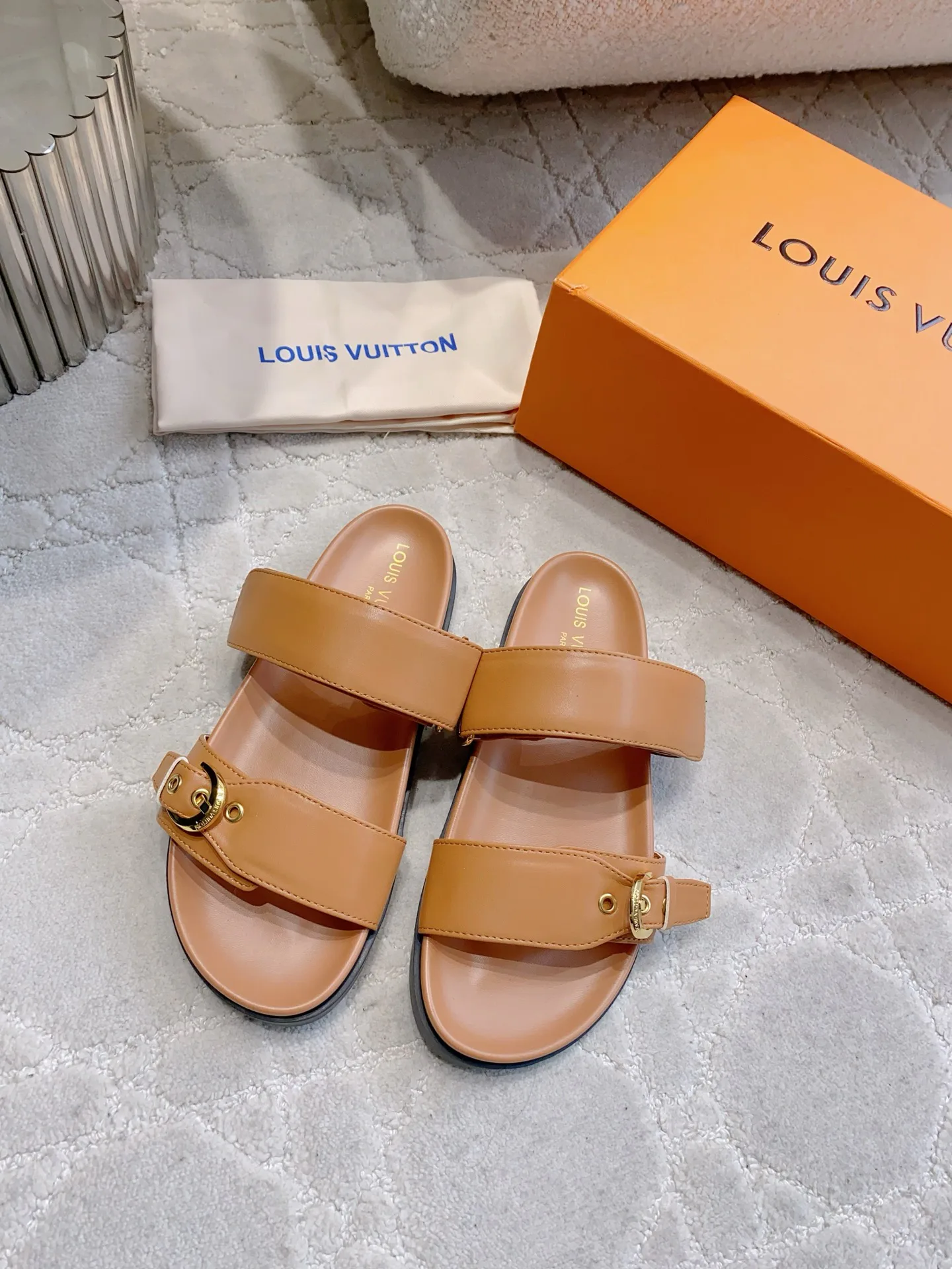 Шлепанцы Женские Louis Vuitton 11669396