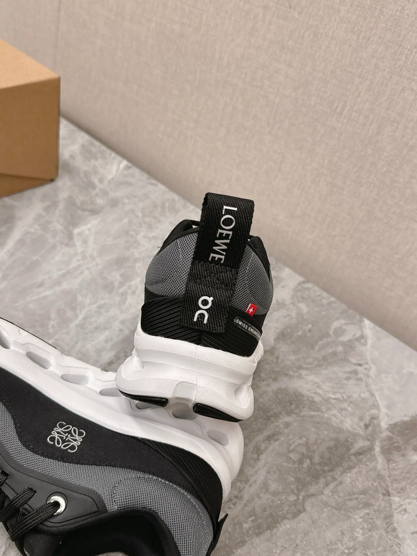 Кроссовки Женские Loewe 22135