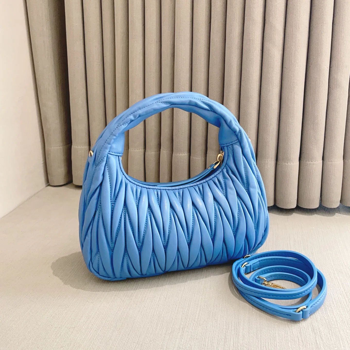 Классические Сумки Женские Miu Miu 17483309