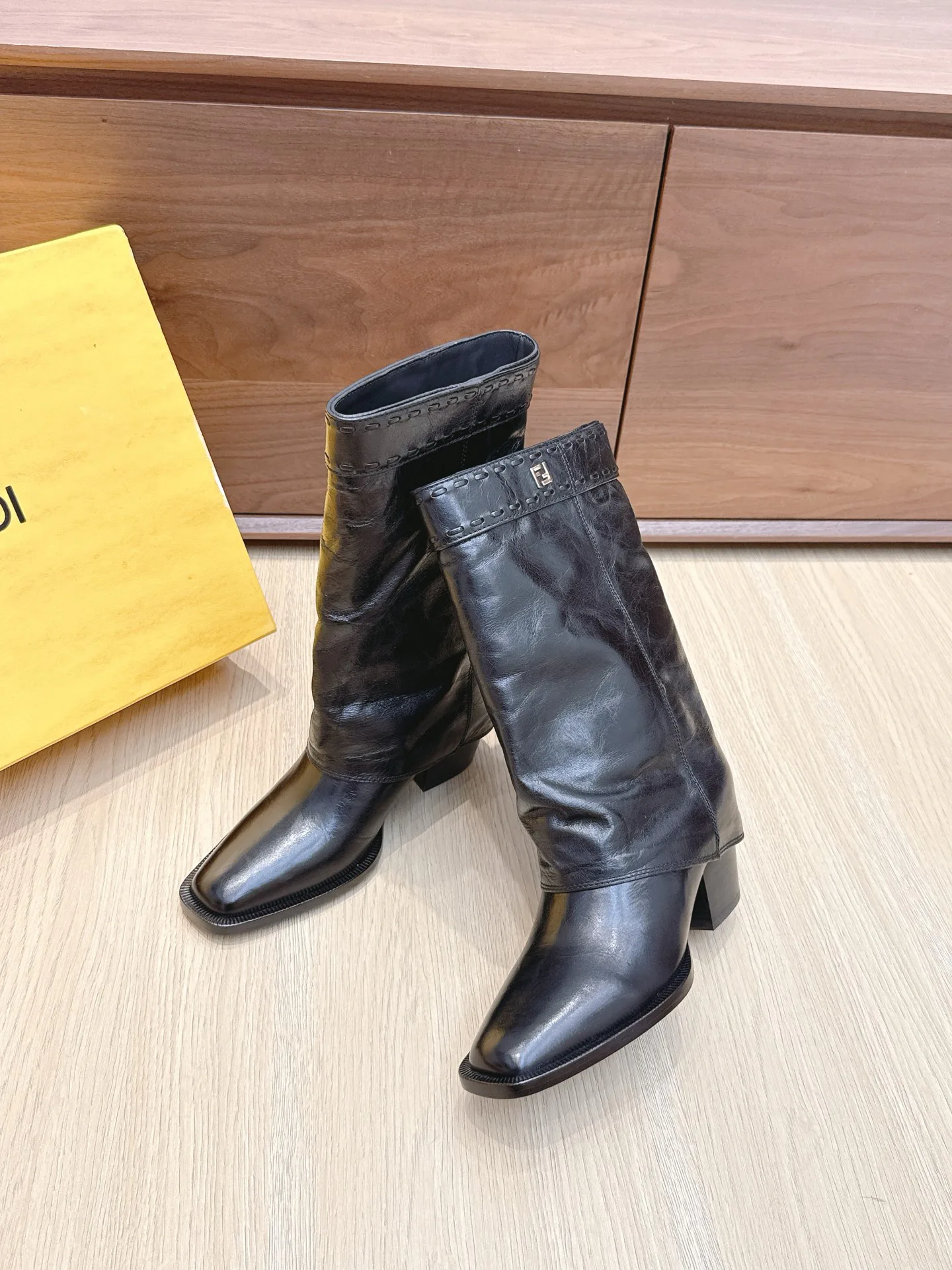 Сапоги Женские Fendi 18092438