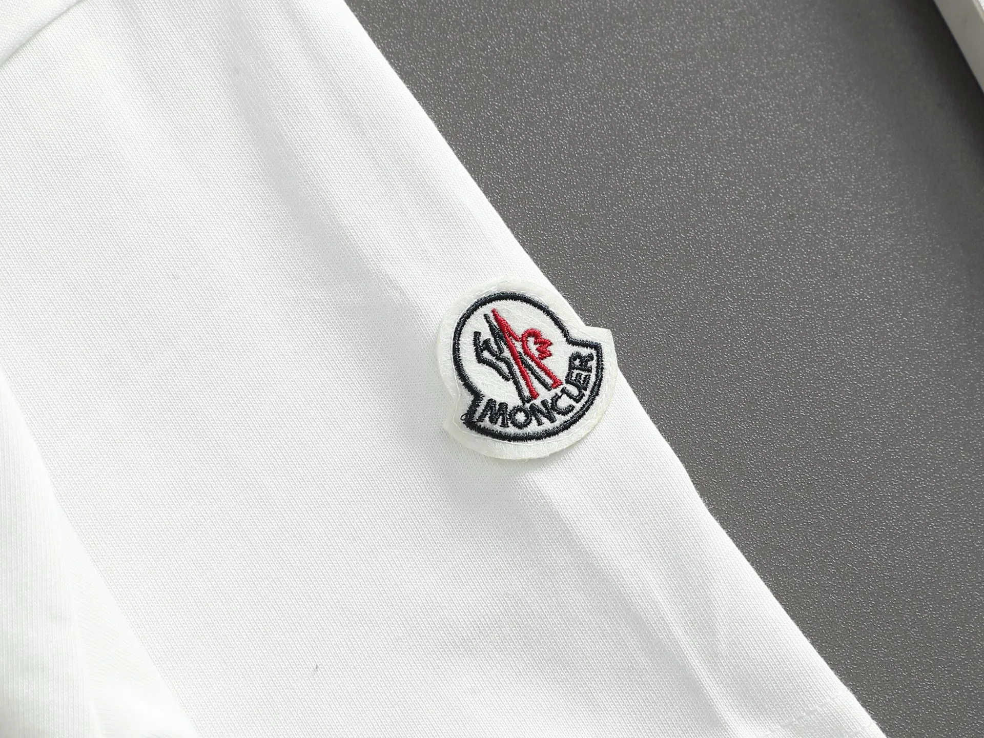 Футболки Женские Moncler 1617500