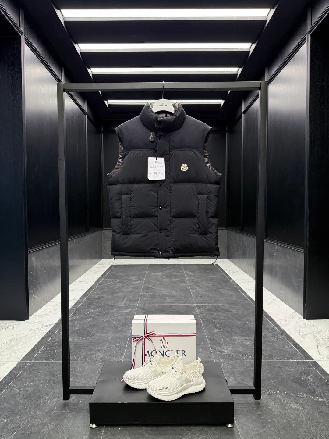 Жилеты Мужские Moncler 685878