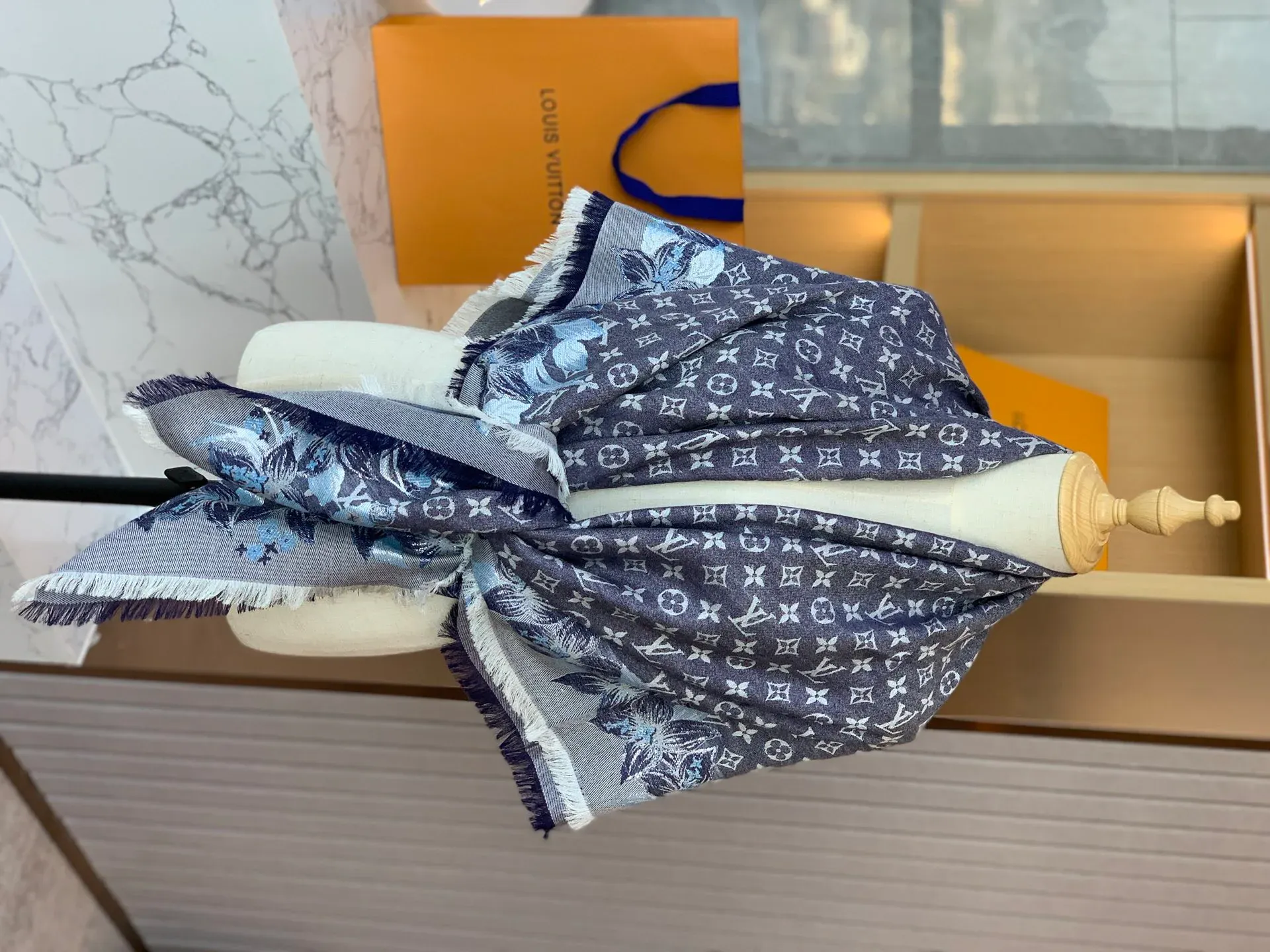 Шарфы Louis Vuitton 136764