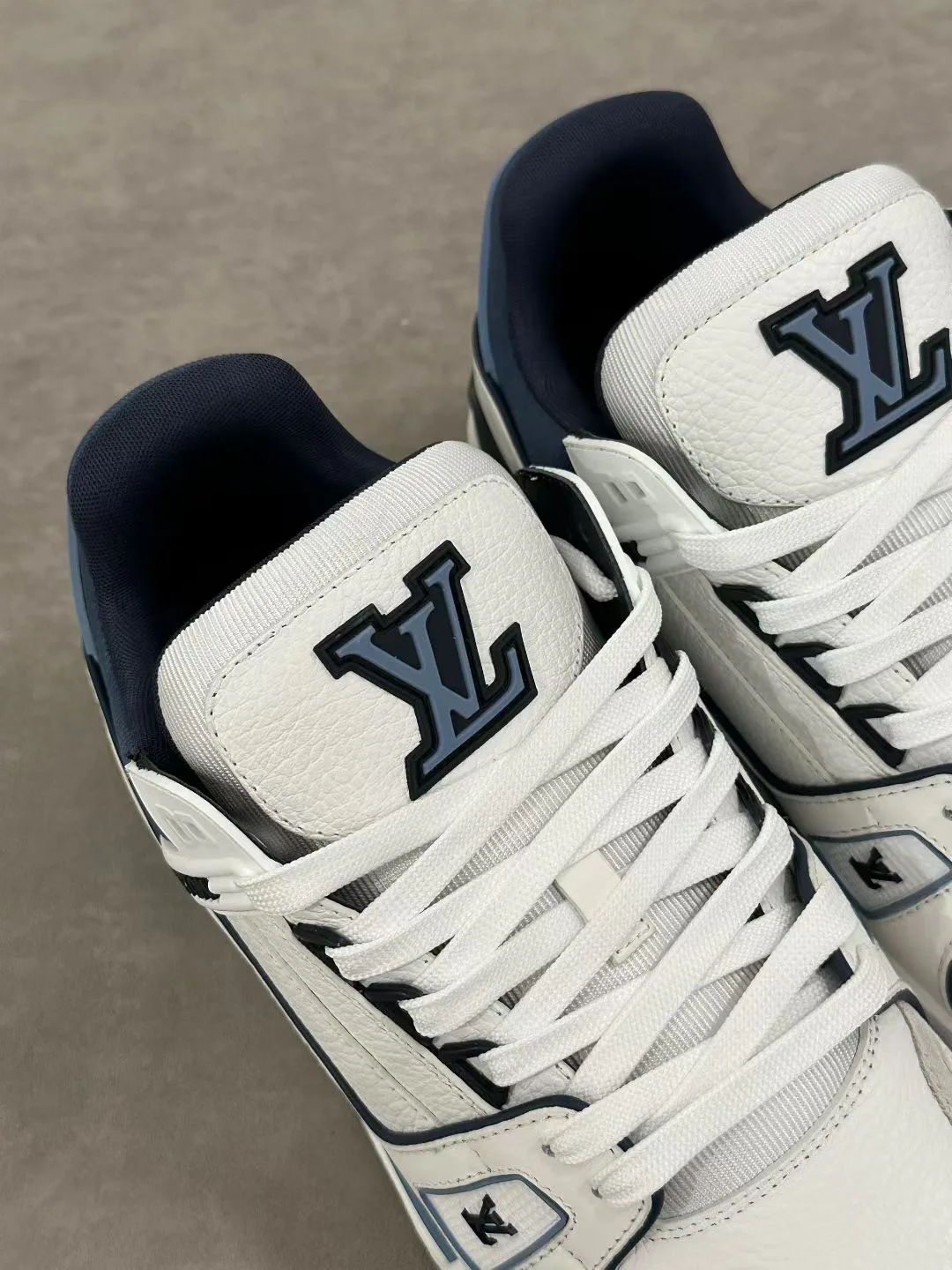 Кроссовки Женские Louis Vuitton 1189217