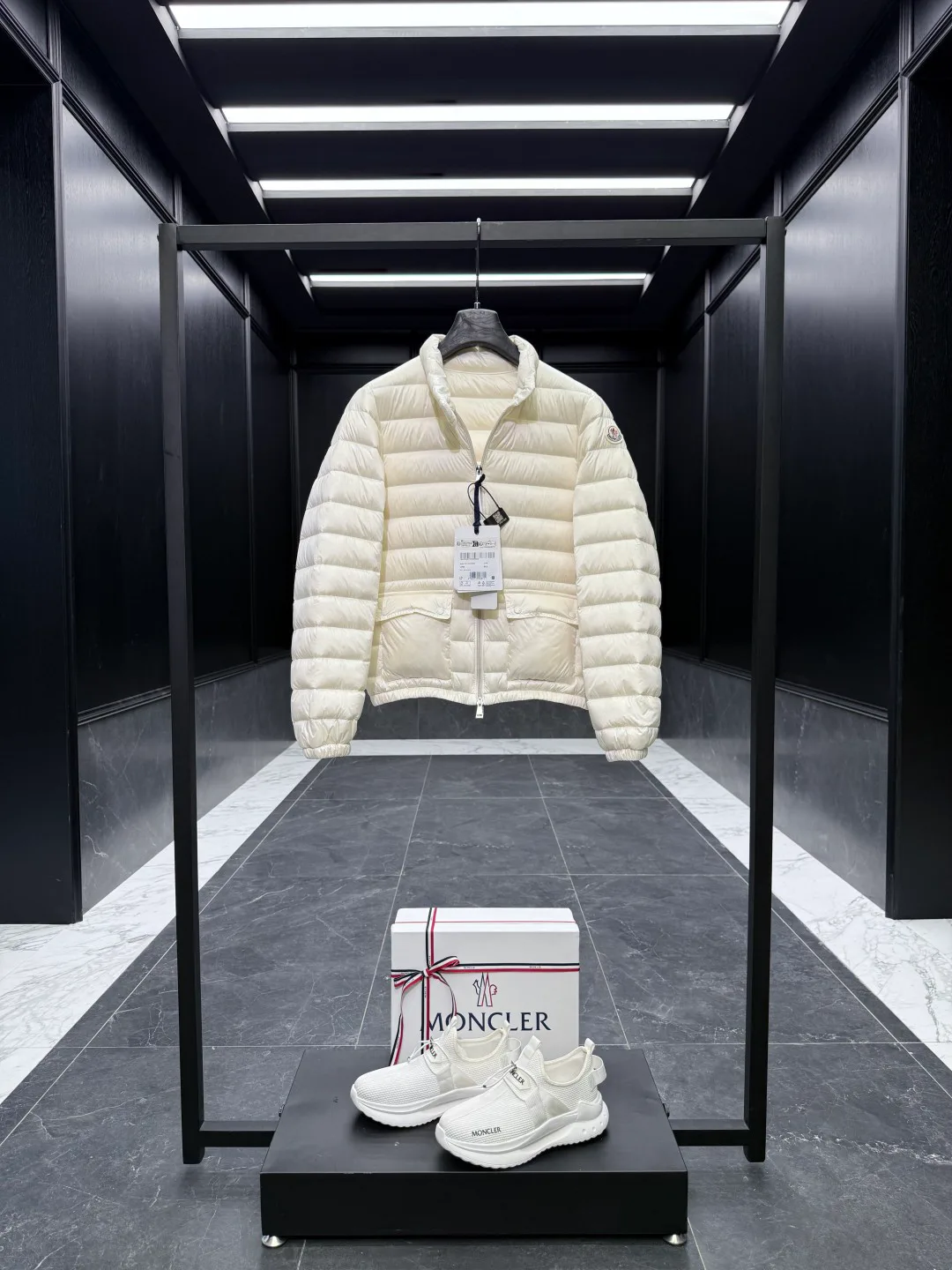 Куртки И Пуховики Женские Moncler 18741275