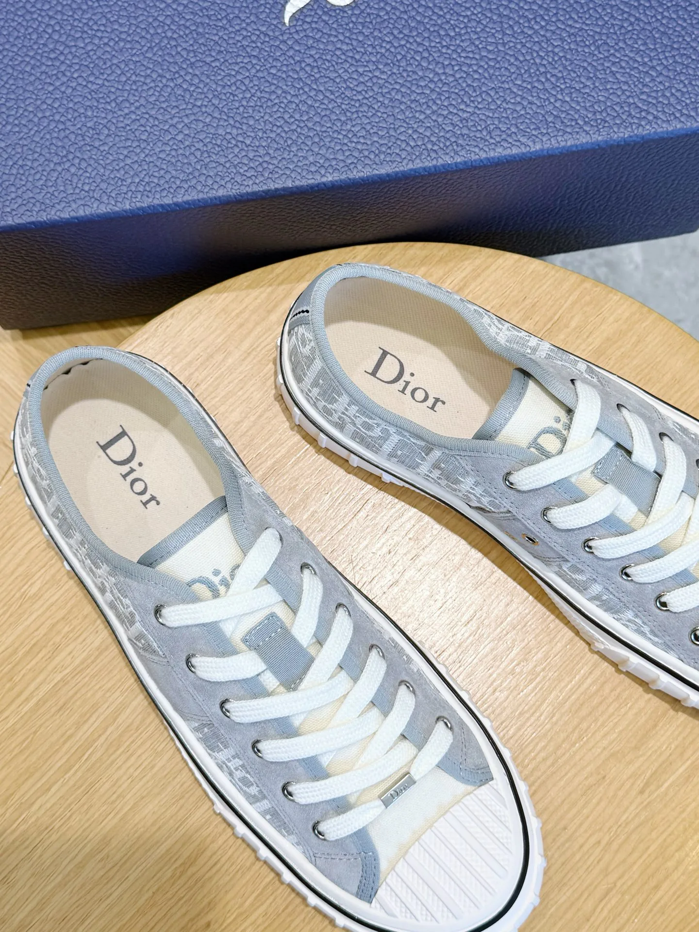 Кроссовки Женские Christian Dior 18101568