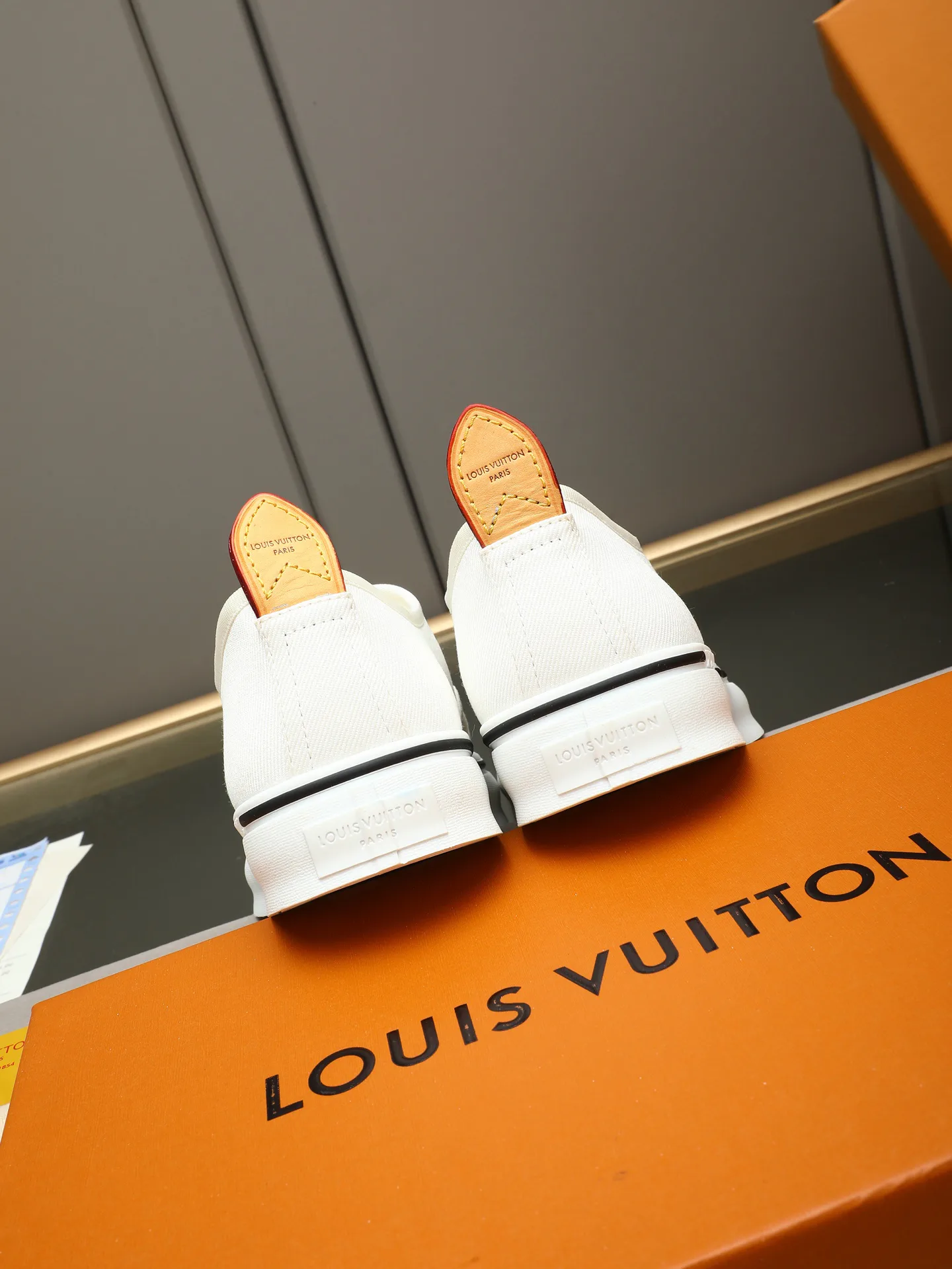 Кроссовки Женские Louis Vuitton 17947253
