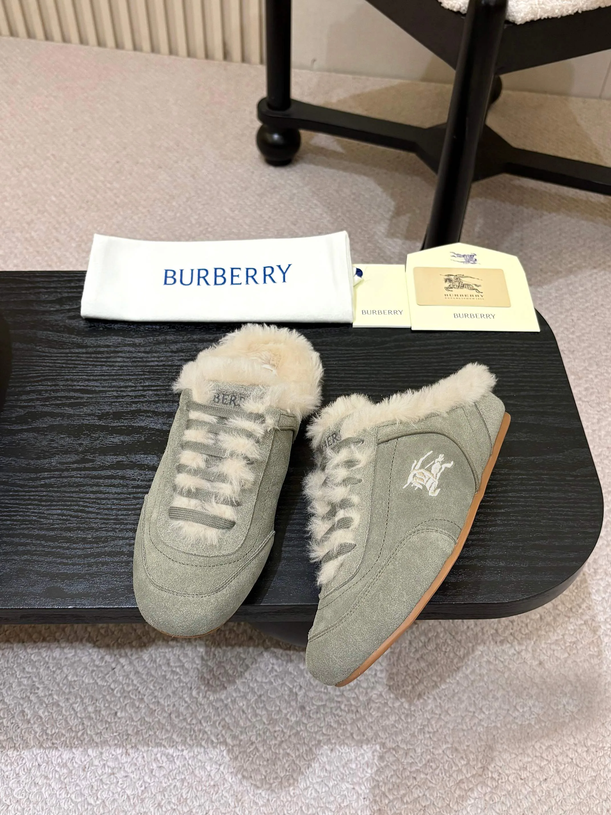 Кроссовки Женские Burberry 18703161