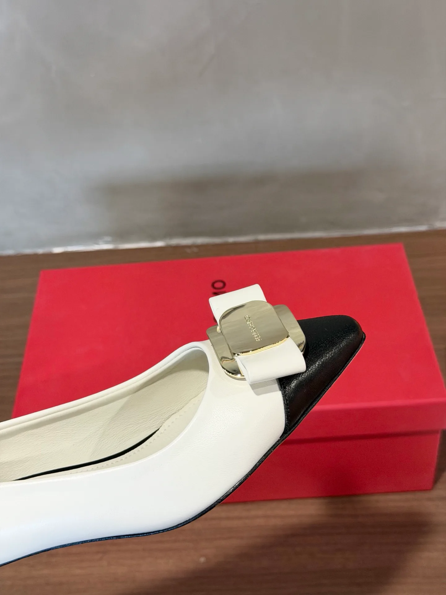 Туфли Женские Salvatore Ferragamo 11675396