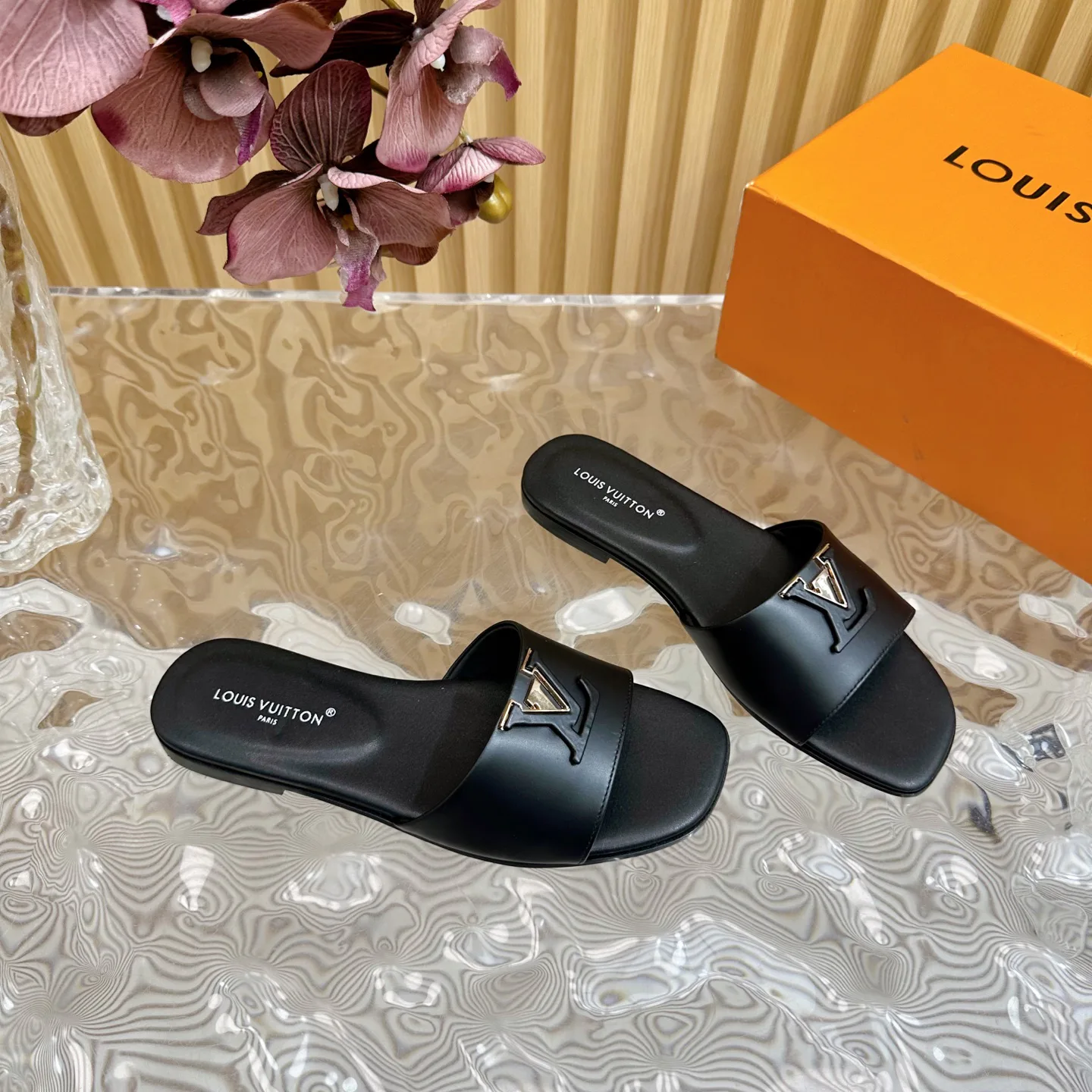 Шлепанцы Женские Louis Vuitton 629252