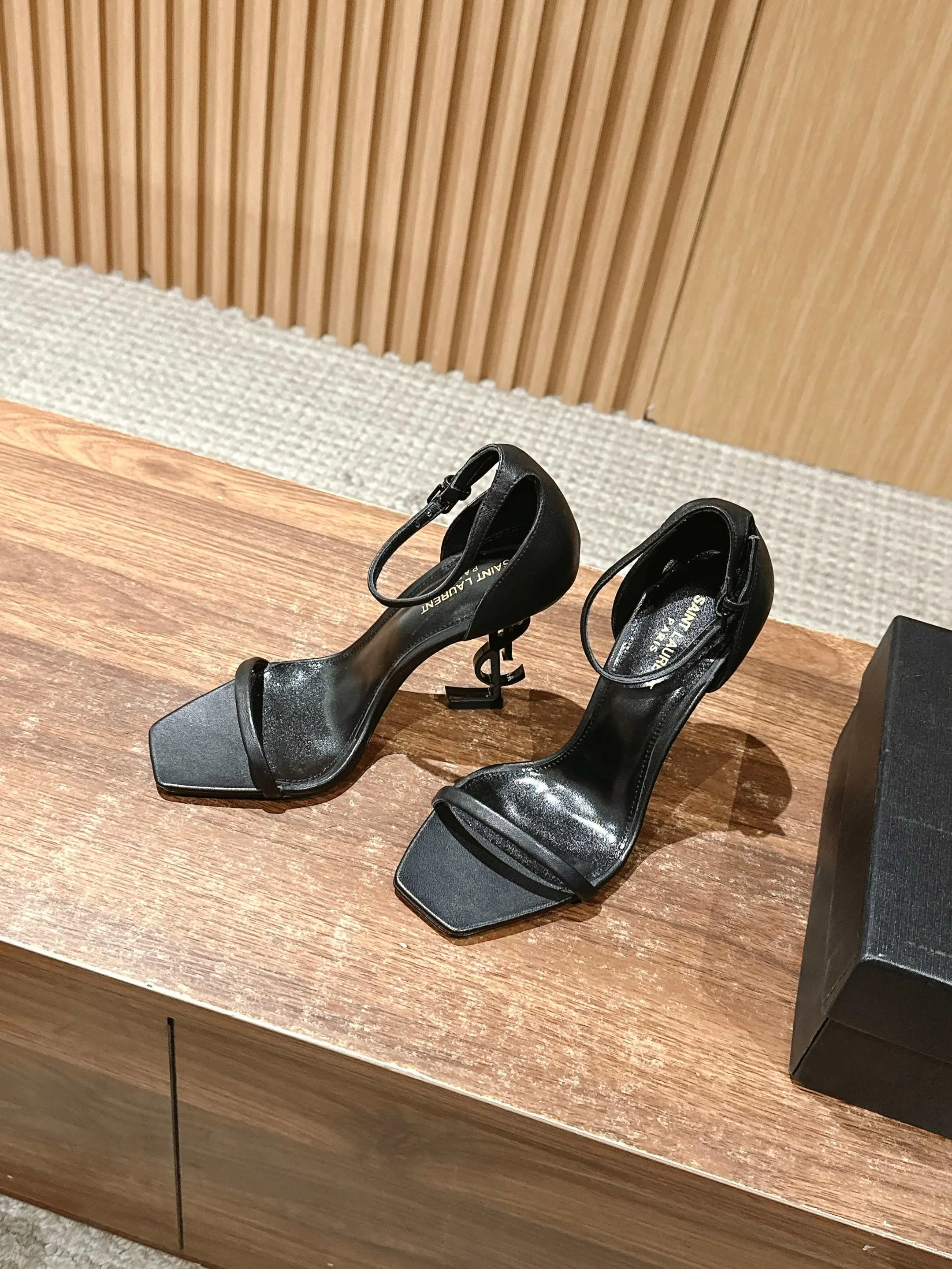 Босоножки Женские Saint Laurent 54923