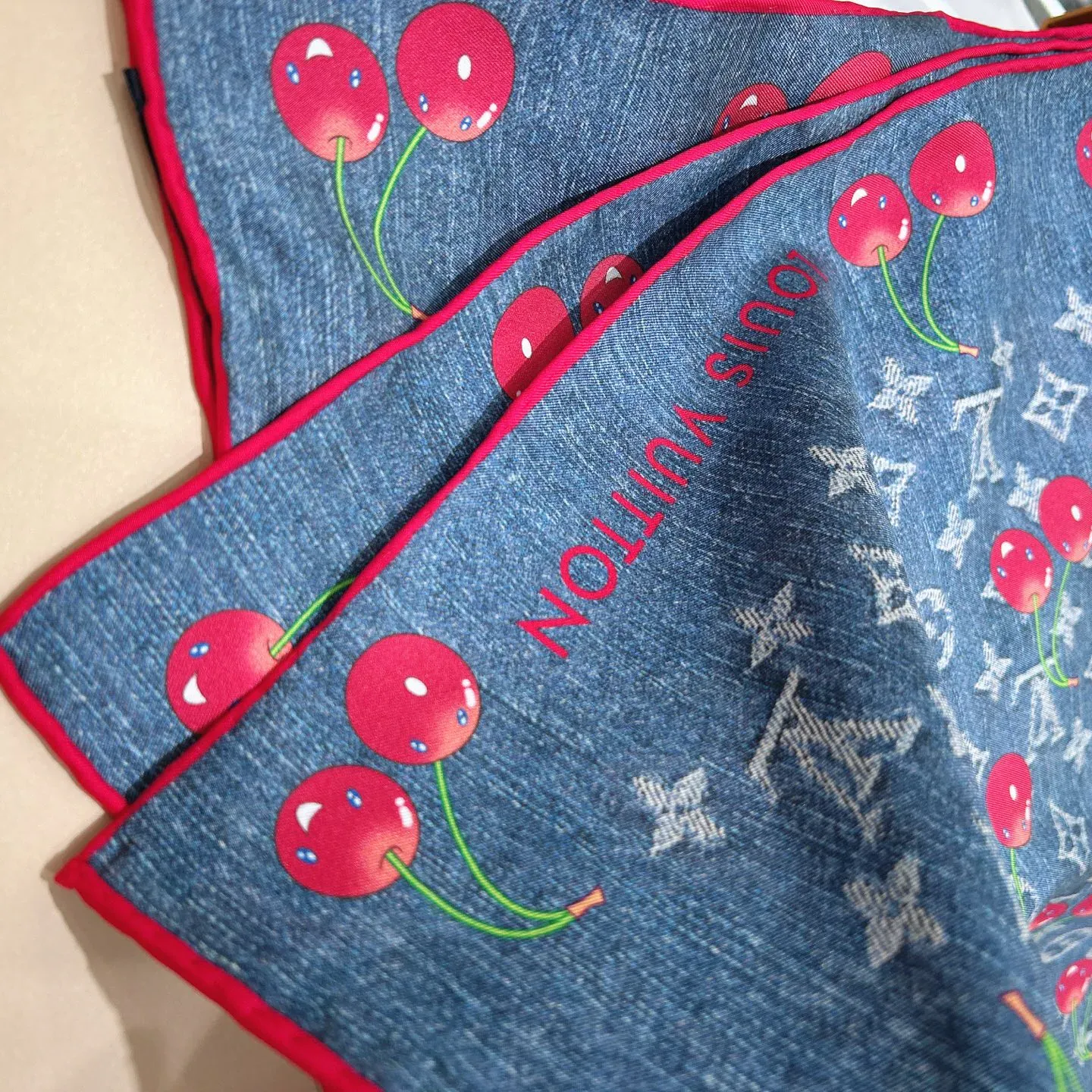 Шарфы Louis Vuitton 589896