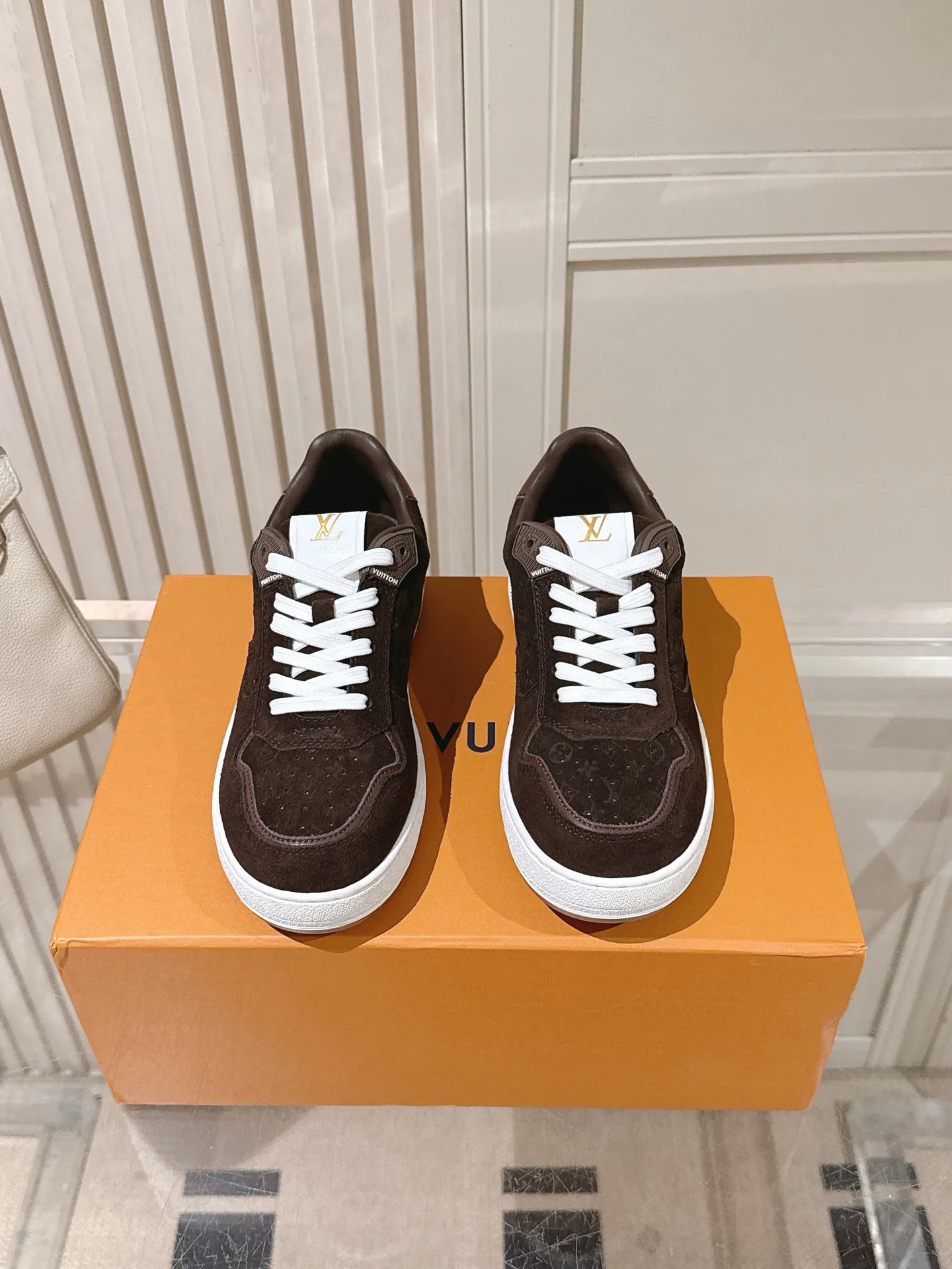 Кроссовки Женские Louis Vuitton 18260223