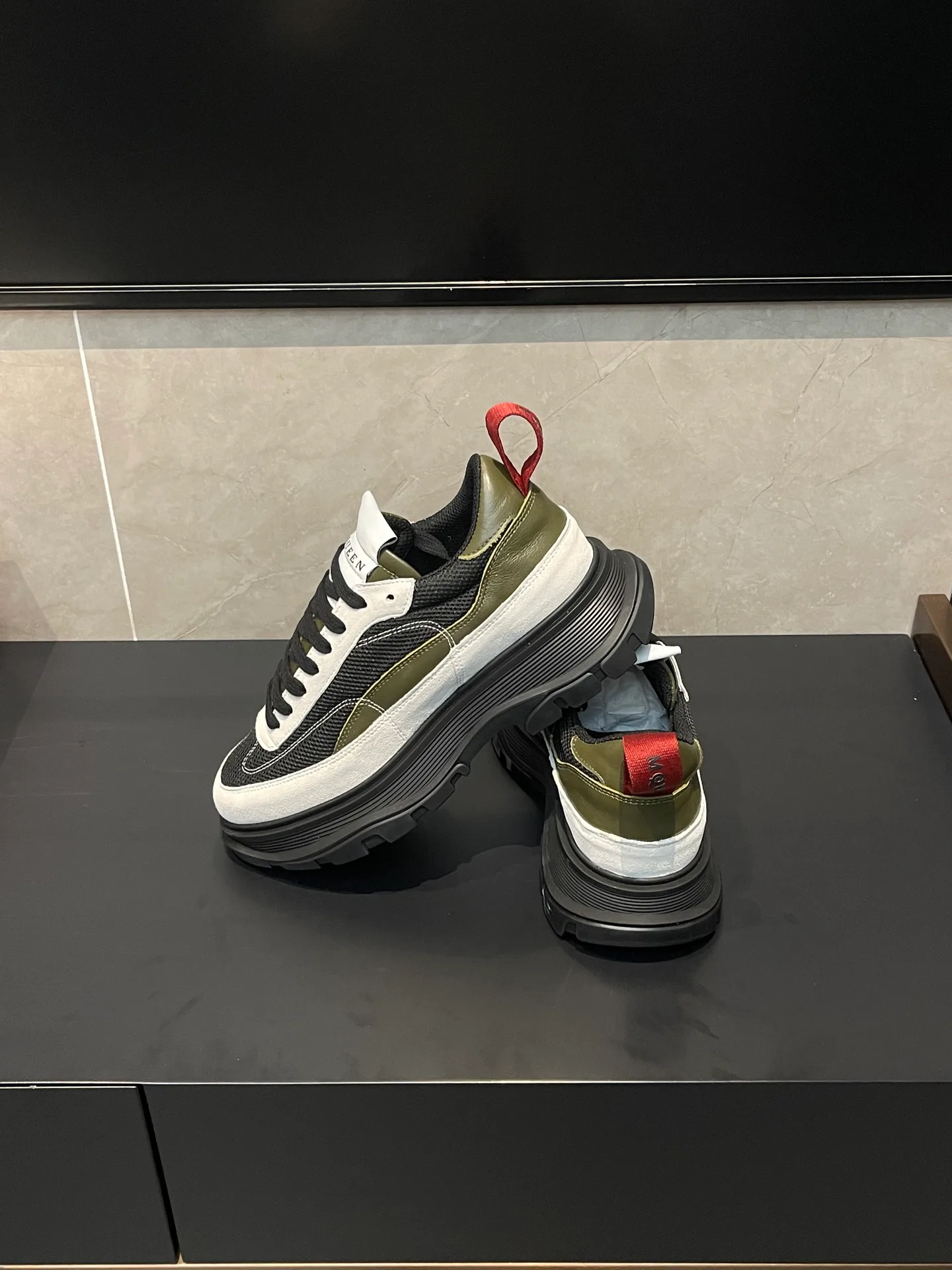 Кроссовки Женские Alexander Mcqueen 18363945