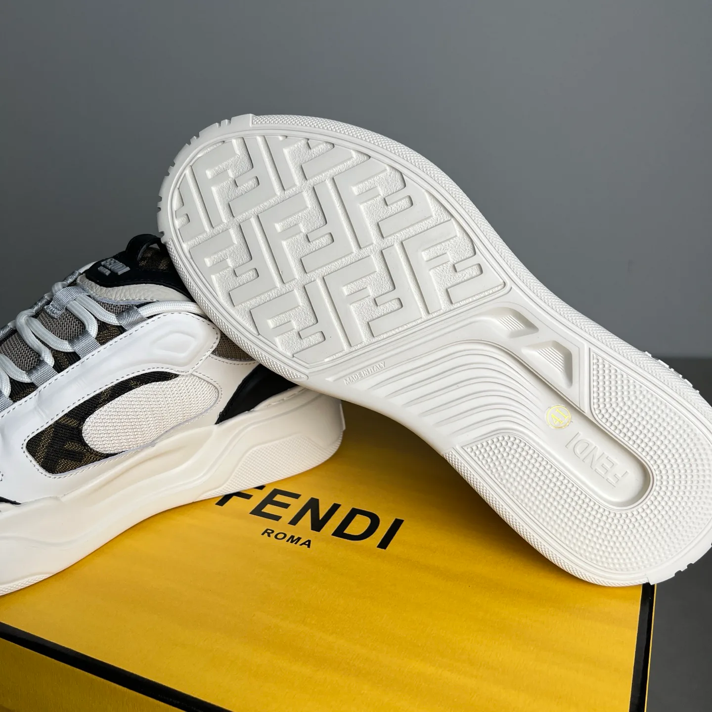 Кроссовки Мужские Fendi 9464410