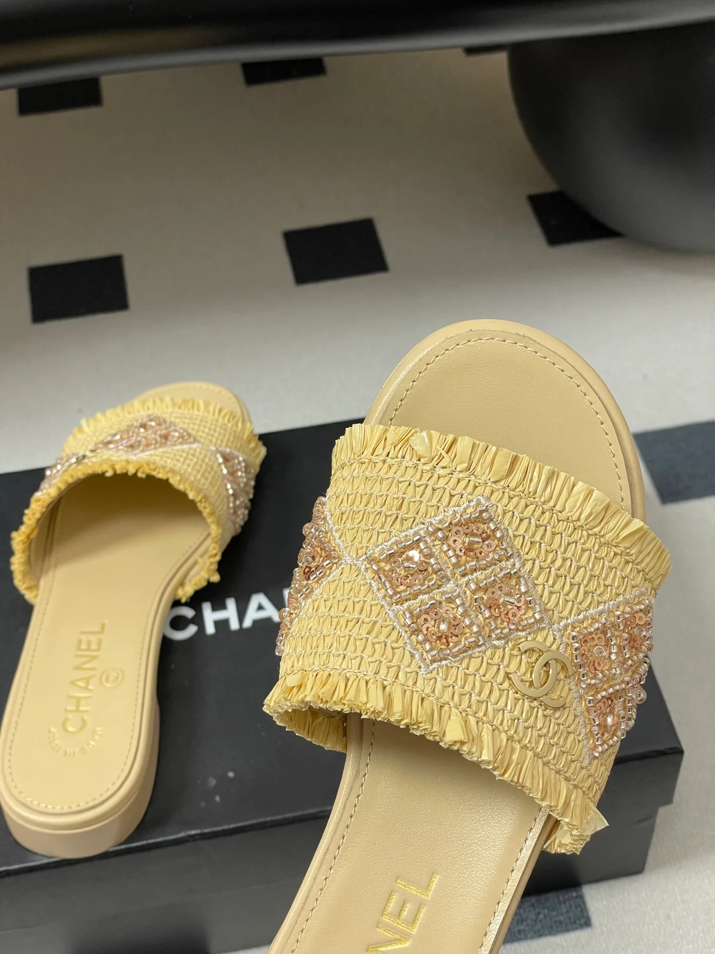 Босоножки Женские Chanel 10993821