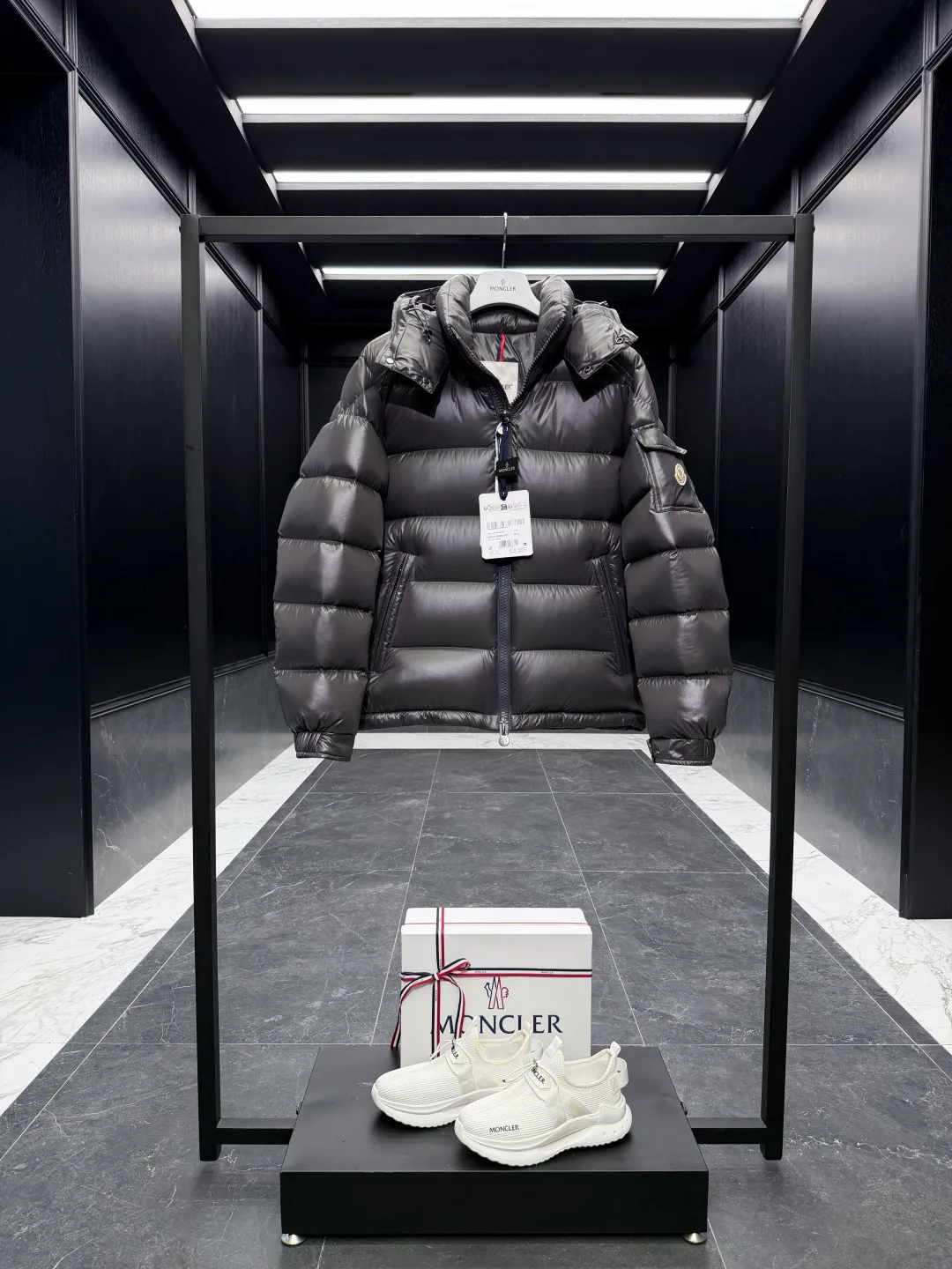 Куртки И Пуховики Мужские Moncler 1694331