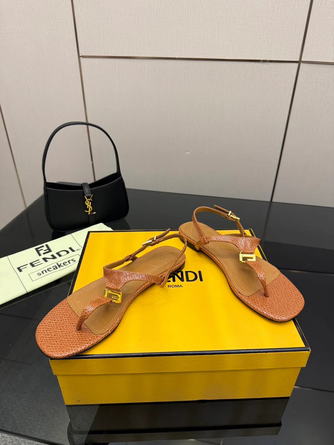 Сандалии Женские Fendi 5052106
