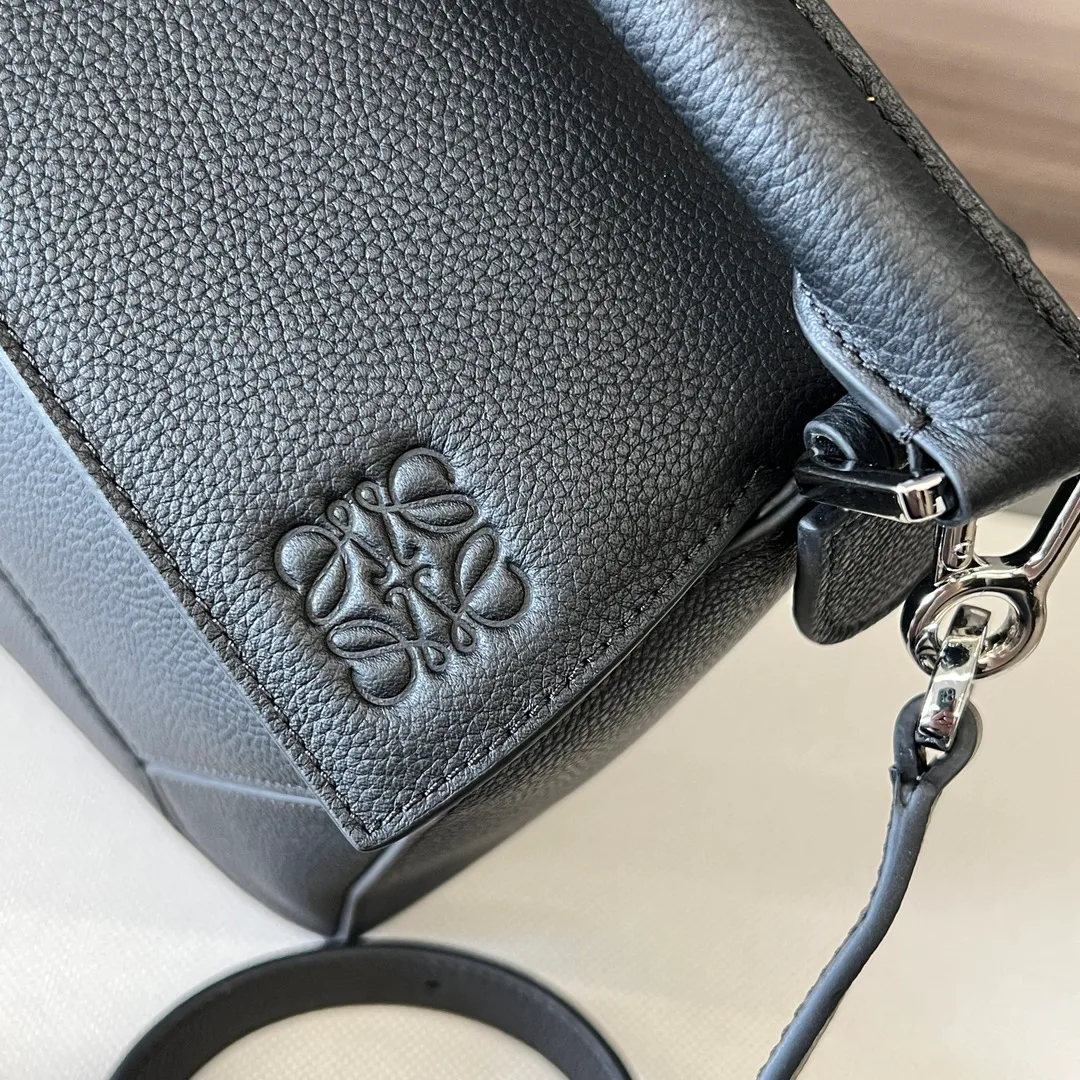 Классические Сумки Женские Loewe 11674675