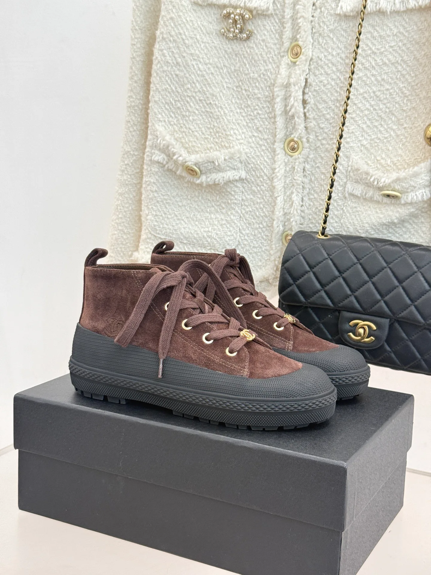 Кроссовки Женские Chanel 18360421