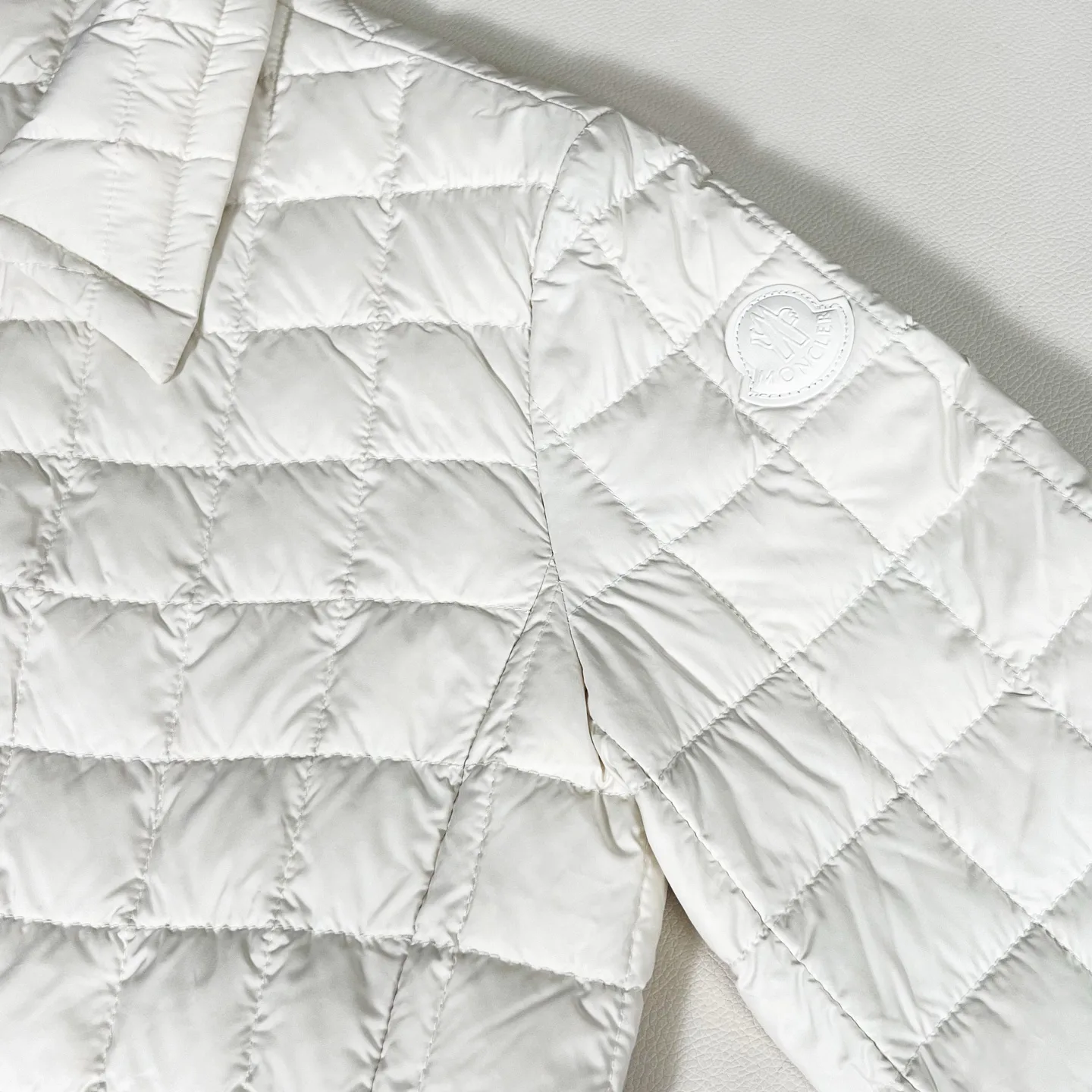Куртки И Пуховики Женские Moncler 19116423