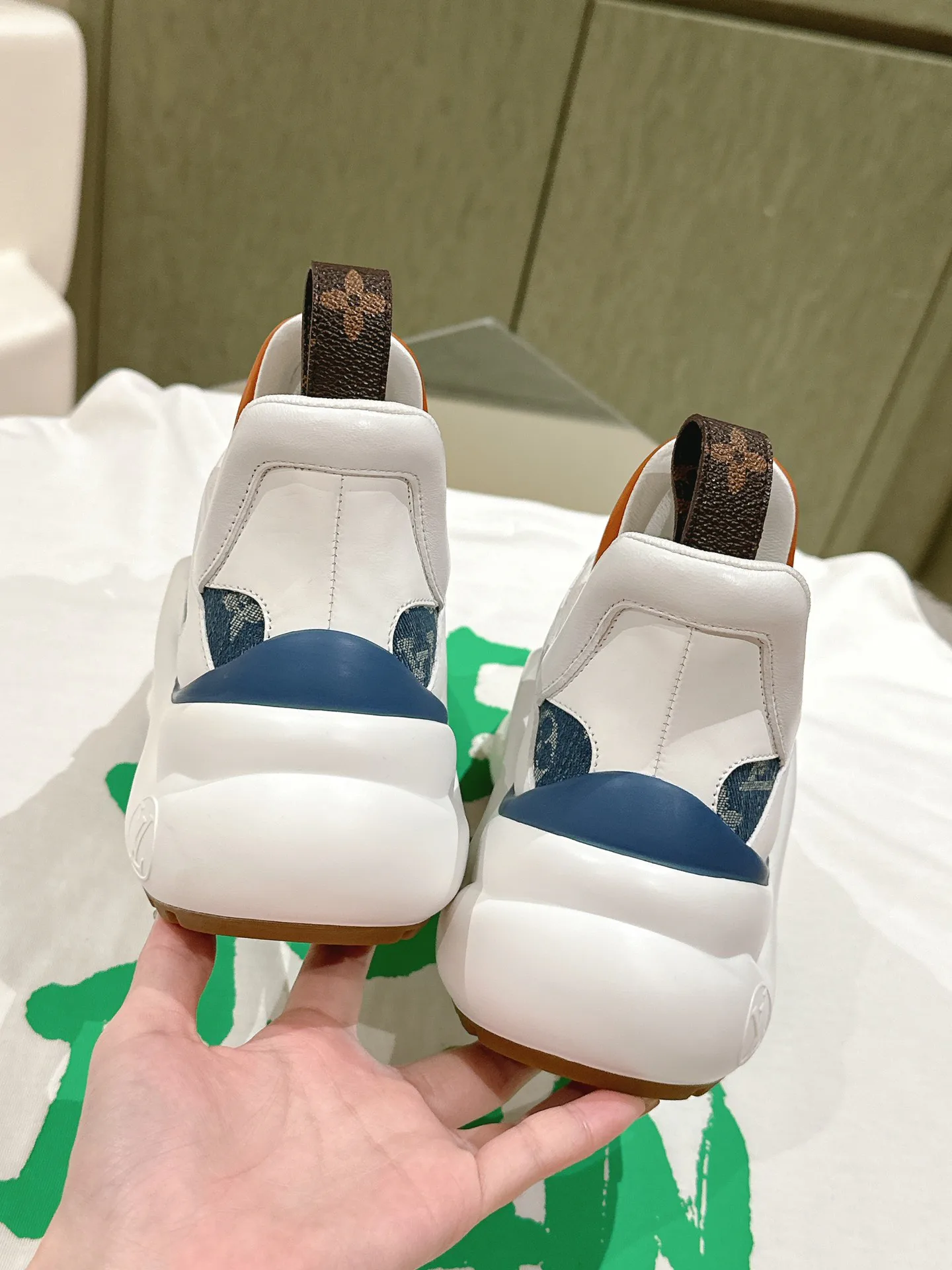Кроссовки Женские Louis Vuitton 10840497
