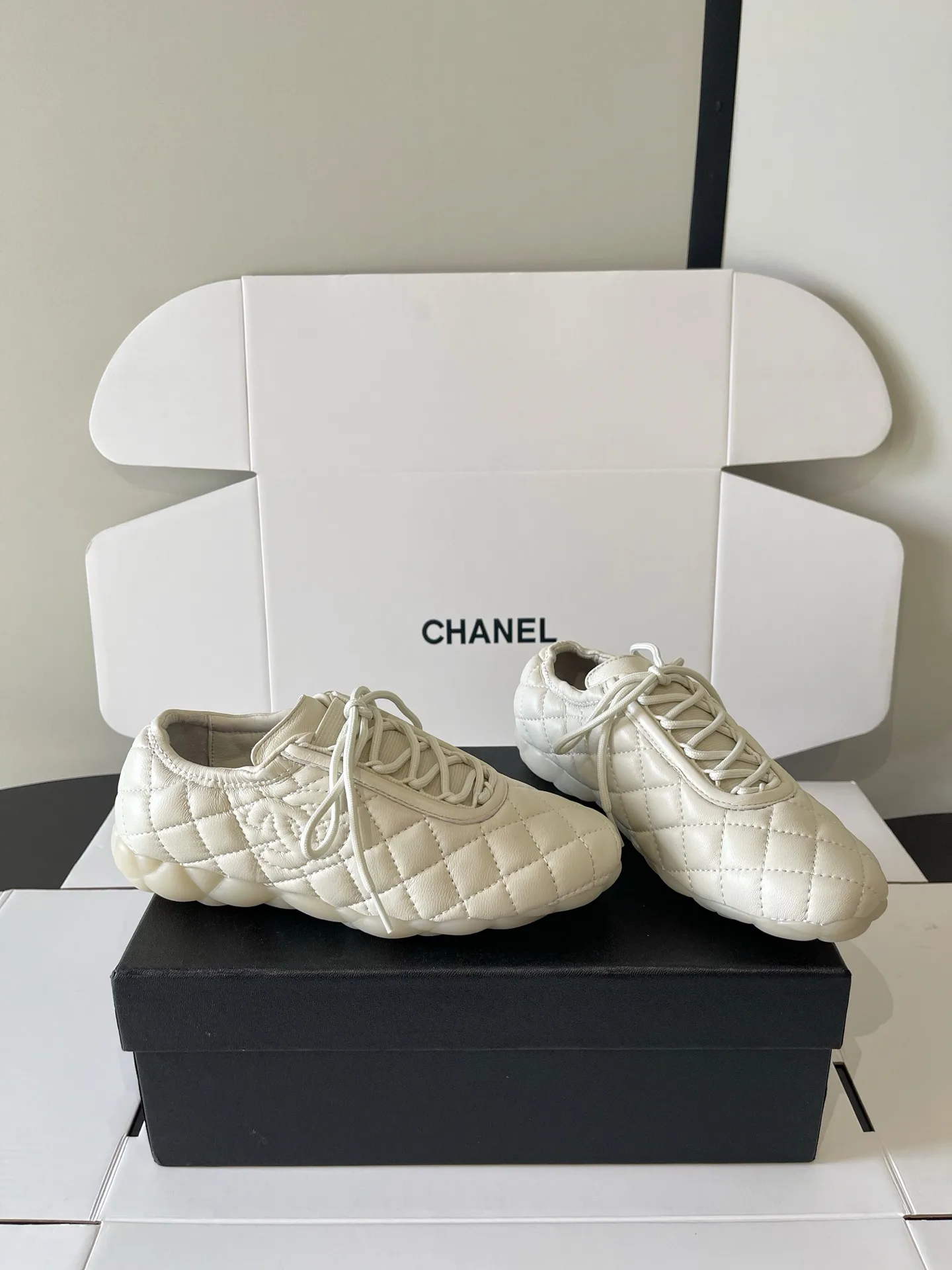 Кроссовки Женские Chanel 18437955