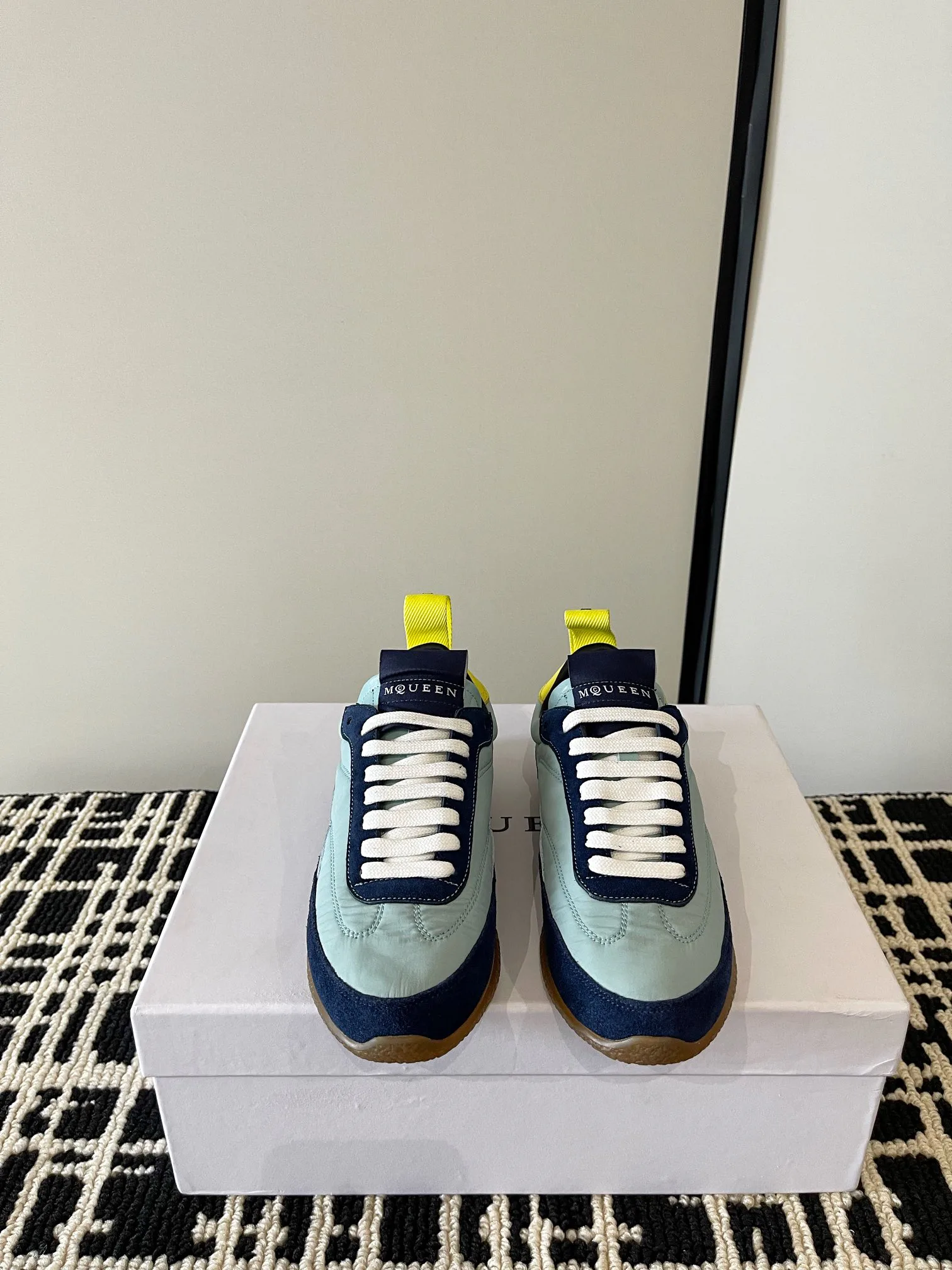 Кроссовки Женские Alexander Mcqueen 10654955