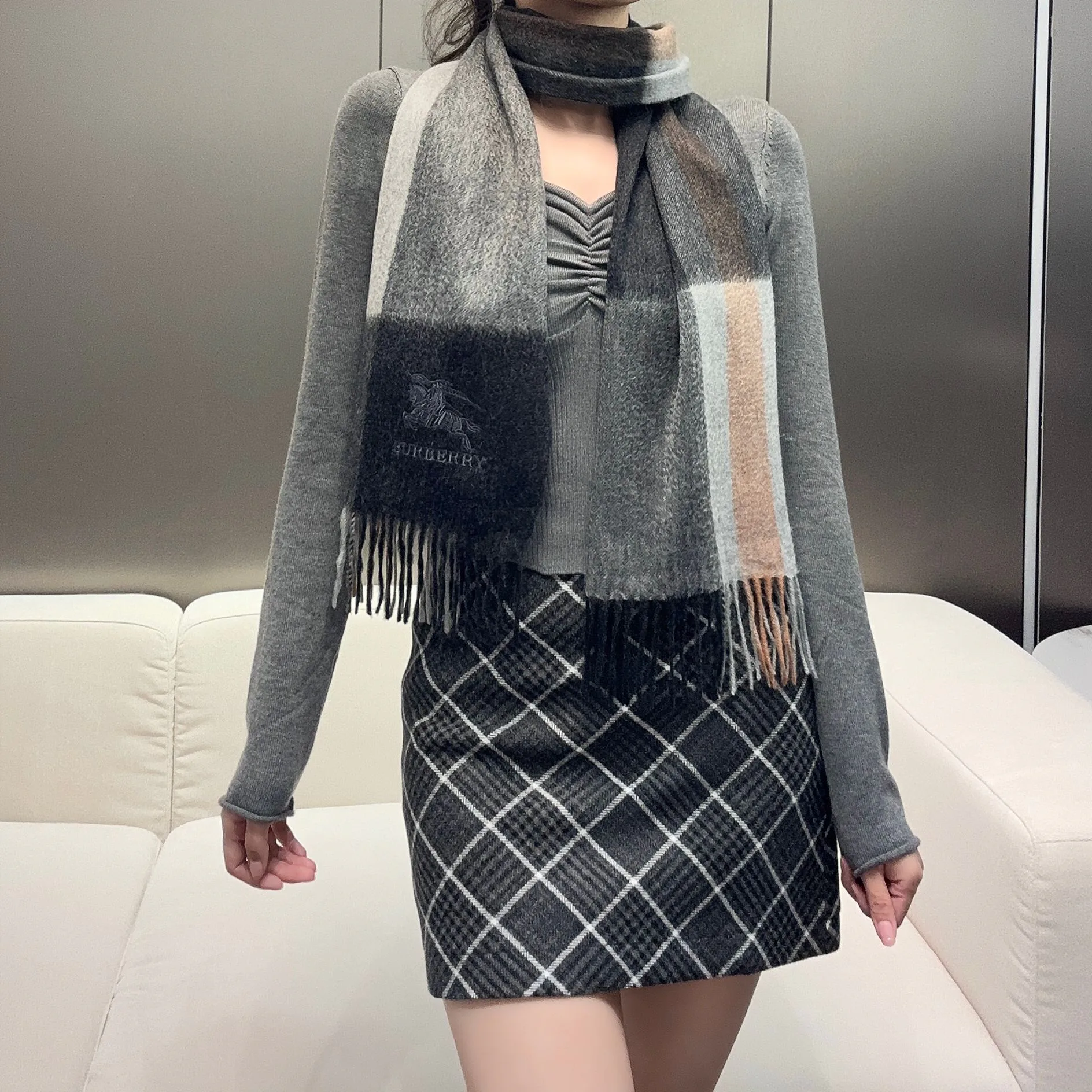 Шарфы Burberry 17911083