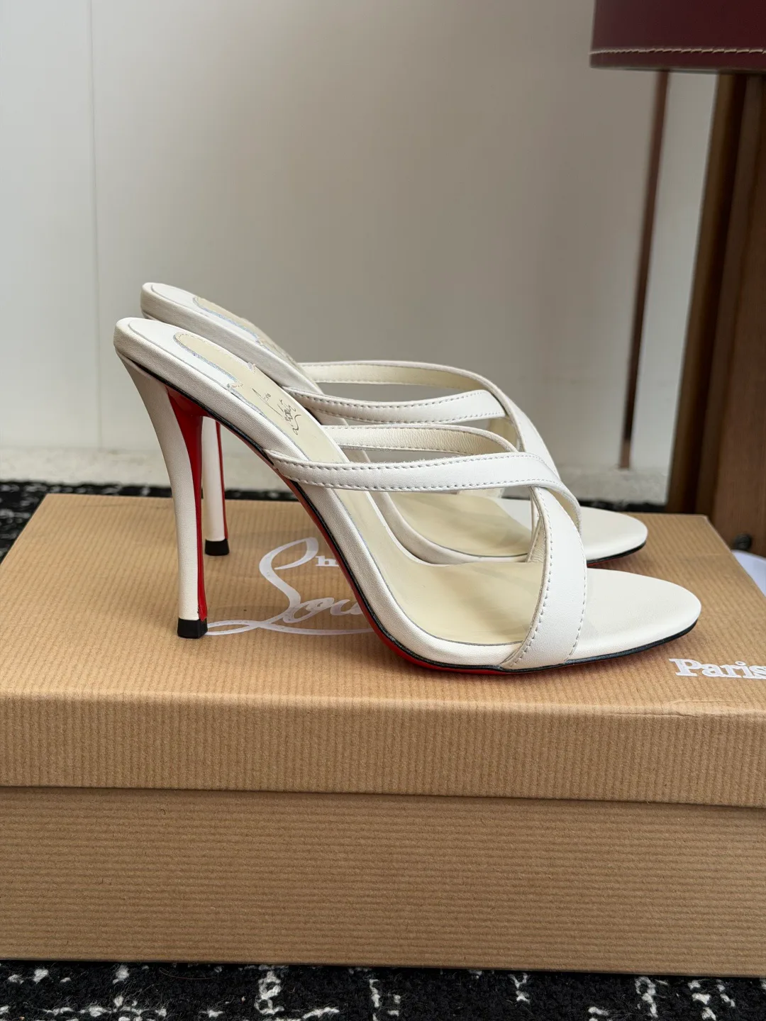 Босоножки Женские Christian Louboutin 17936546