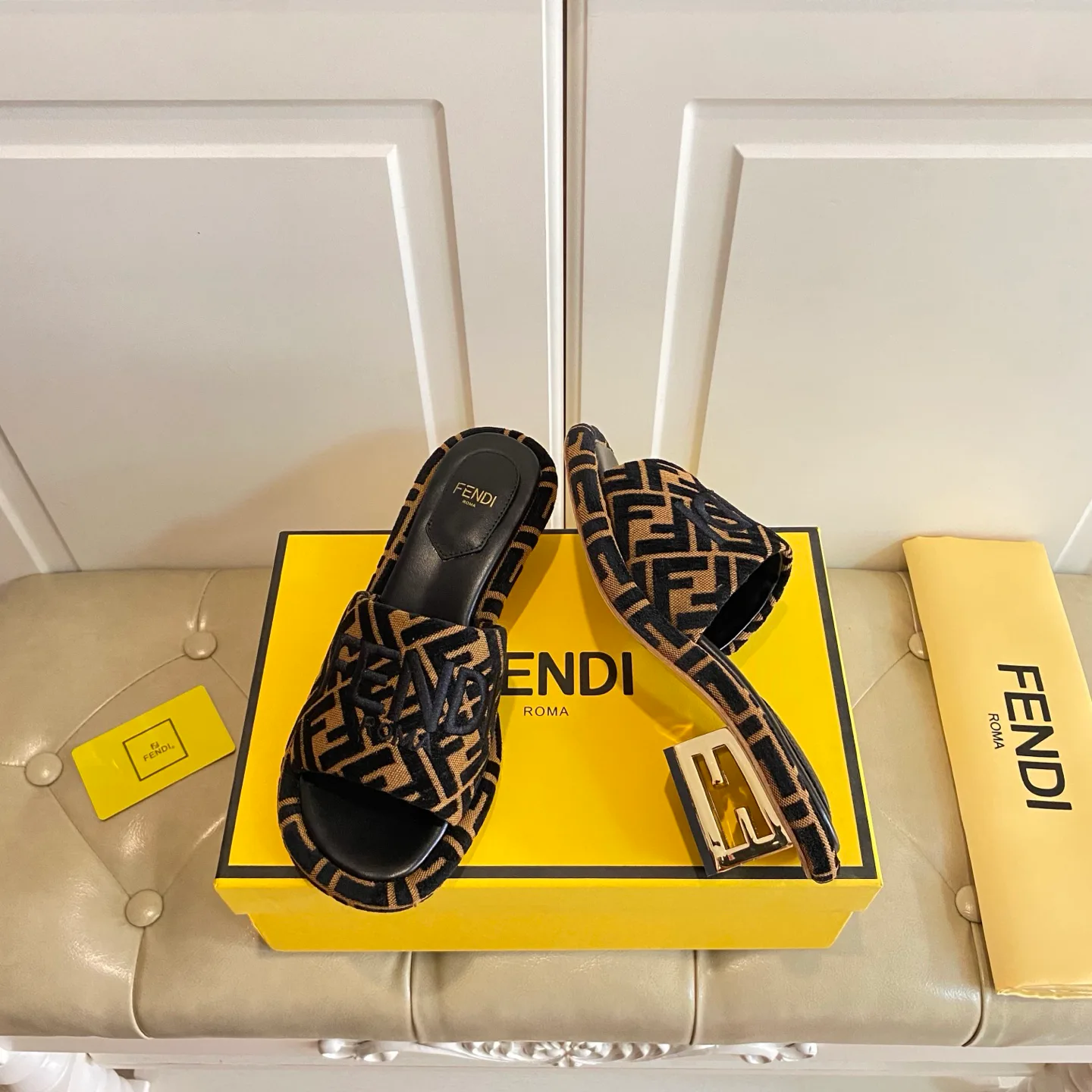 Шлепанцы Женские Fendi 21158