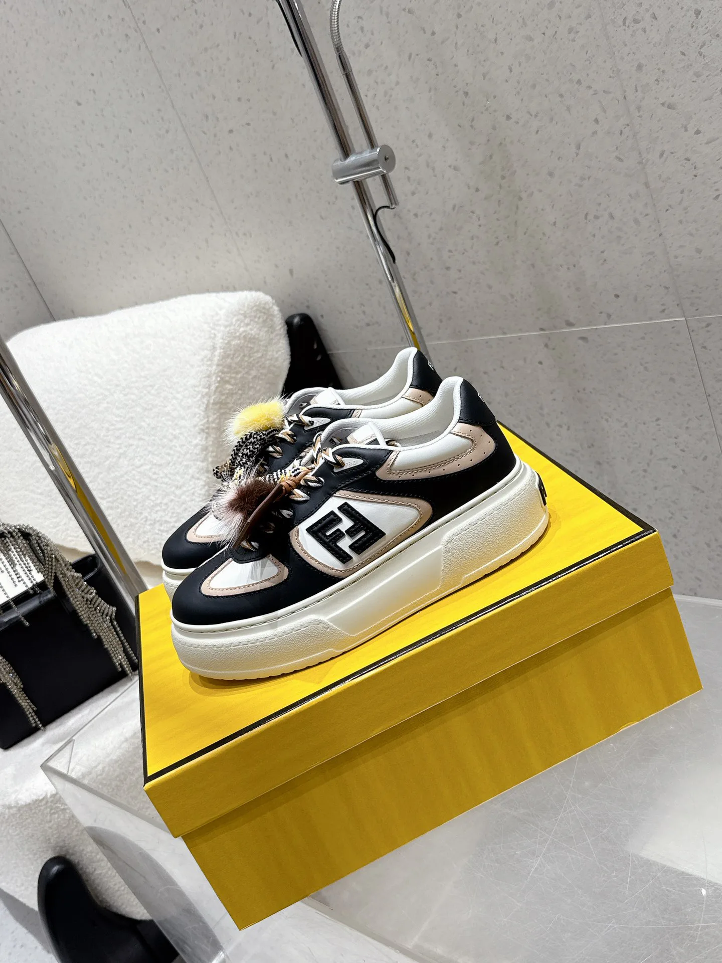 Кроссовки Женские Fendi 13078807