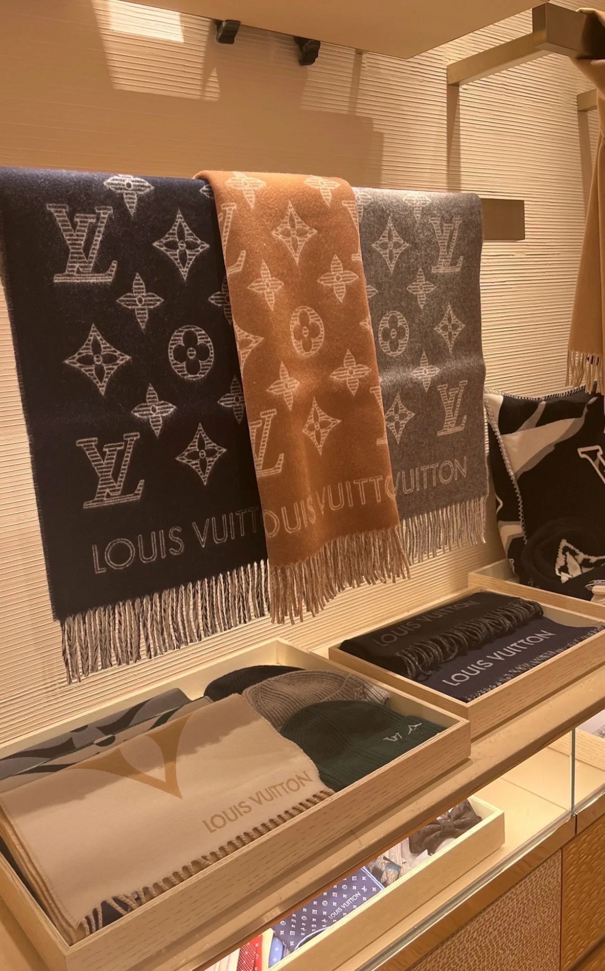 Шарфы Louis Vuitton 17448547