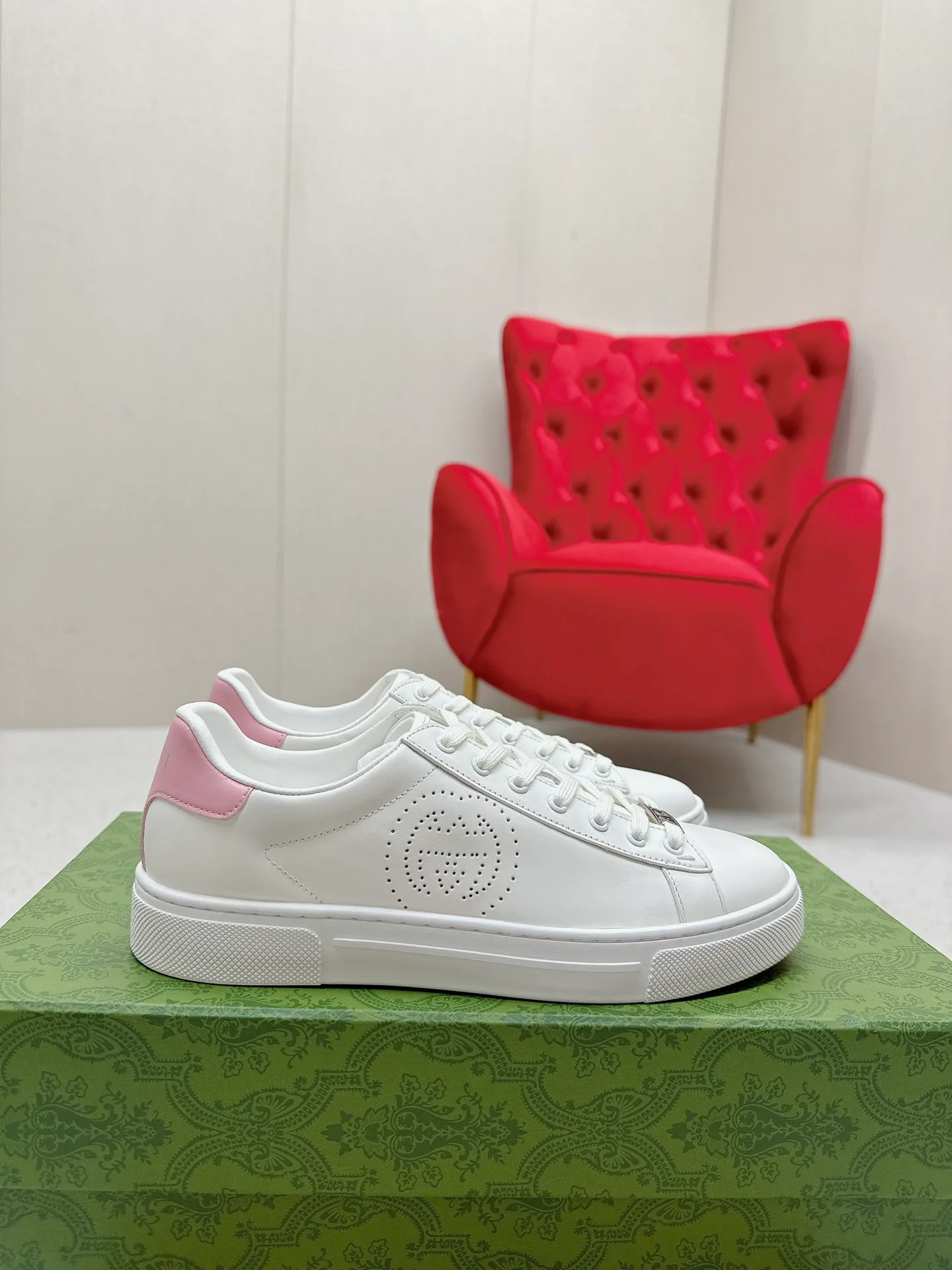 Кроссовки Женские Gucci 11550470