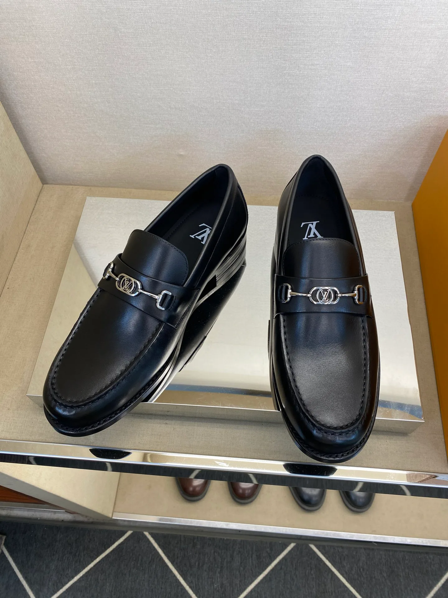 Лоферы И Туфли Мужские Louis Vuitton 18079167