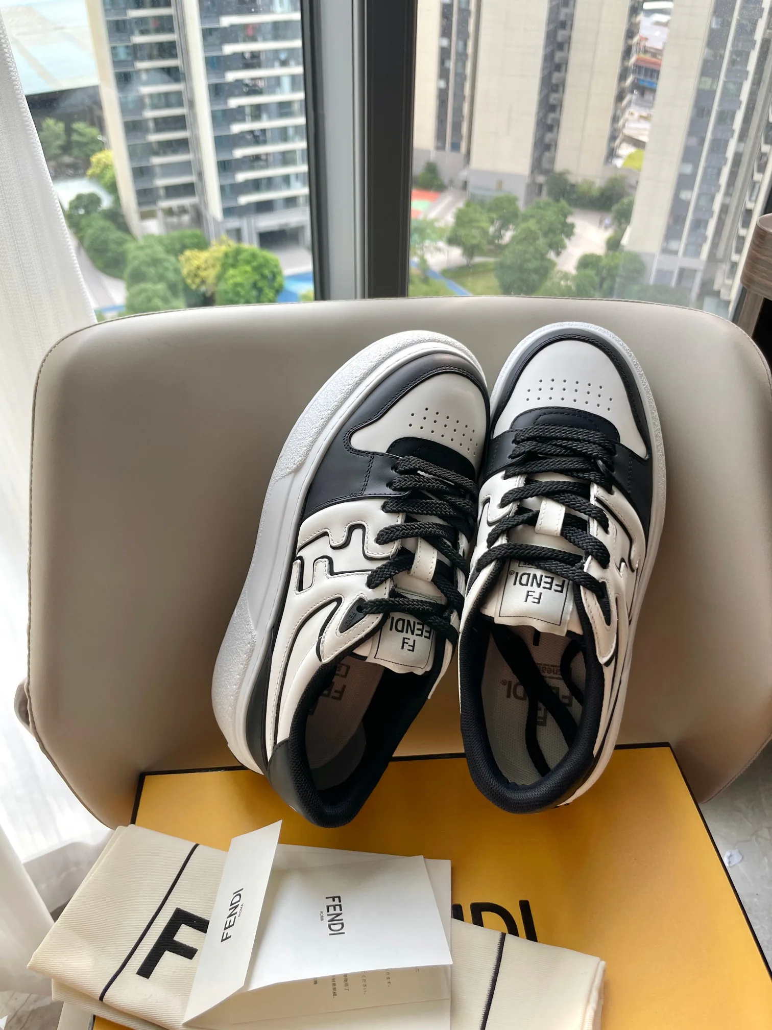 Кроссовки Женские Fendi 10822614