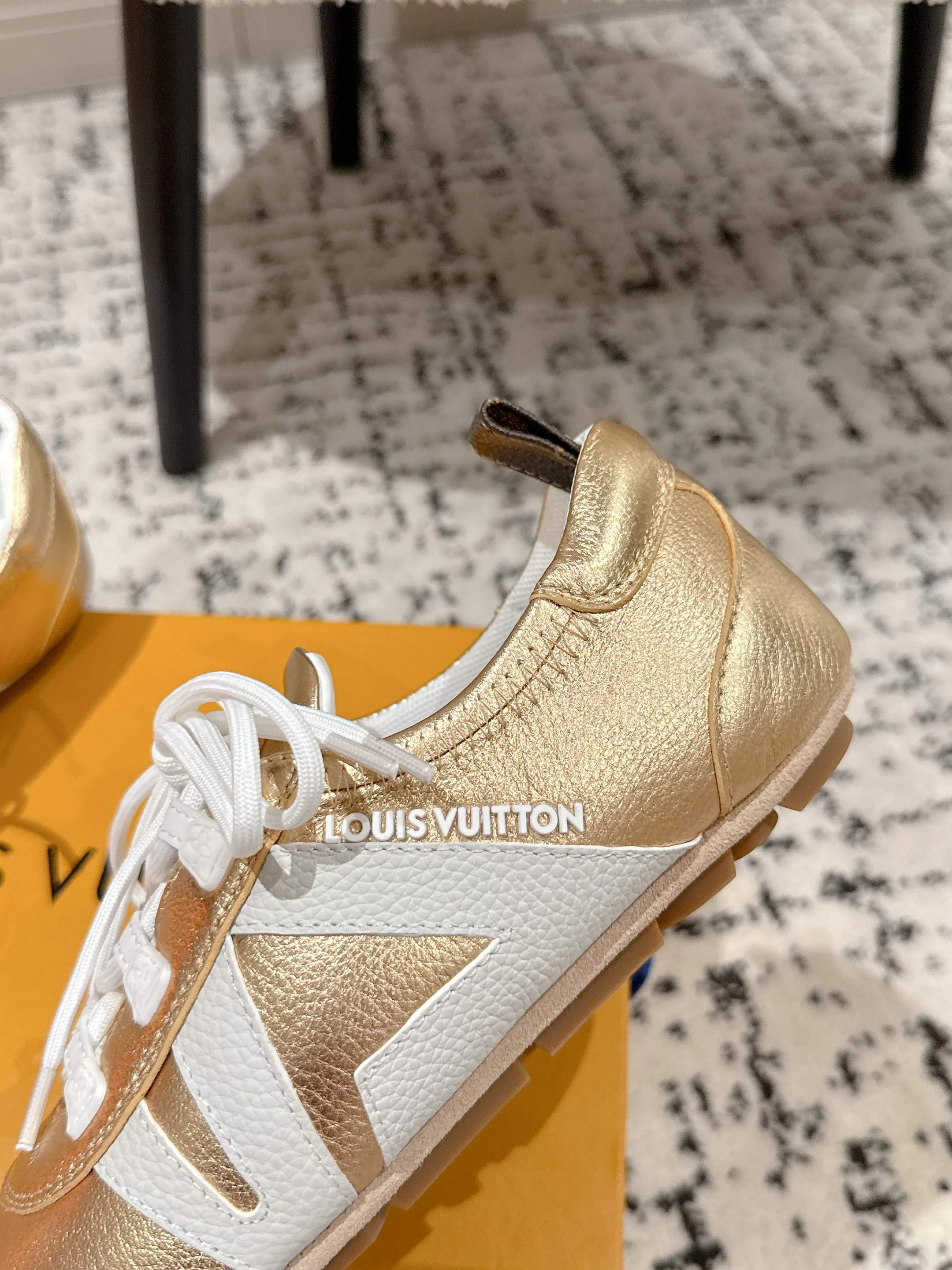 Кроссовки Женские Louis Vuitton 286115