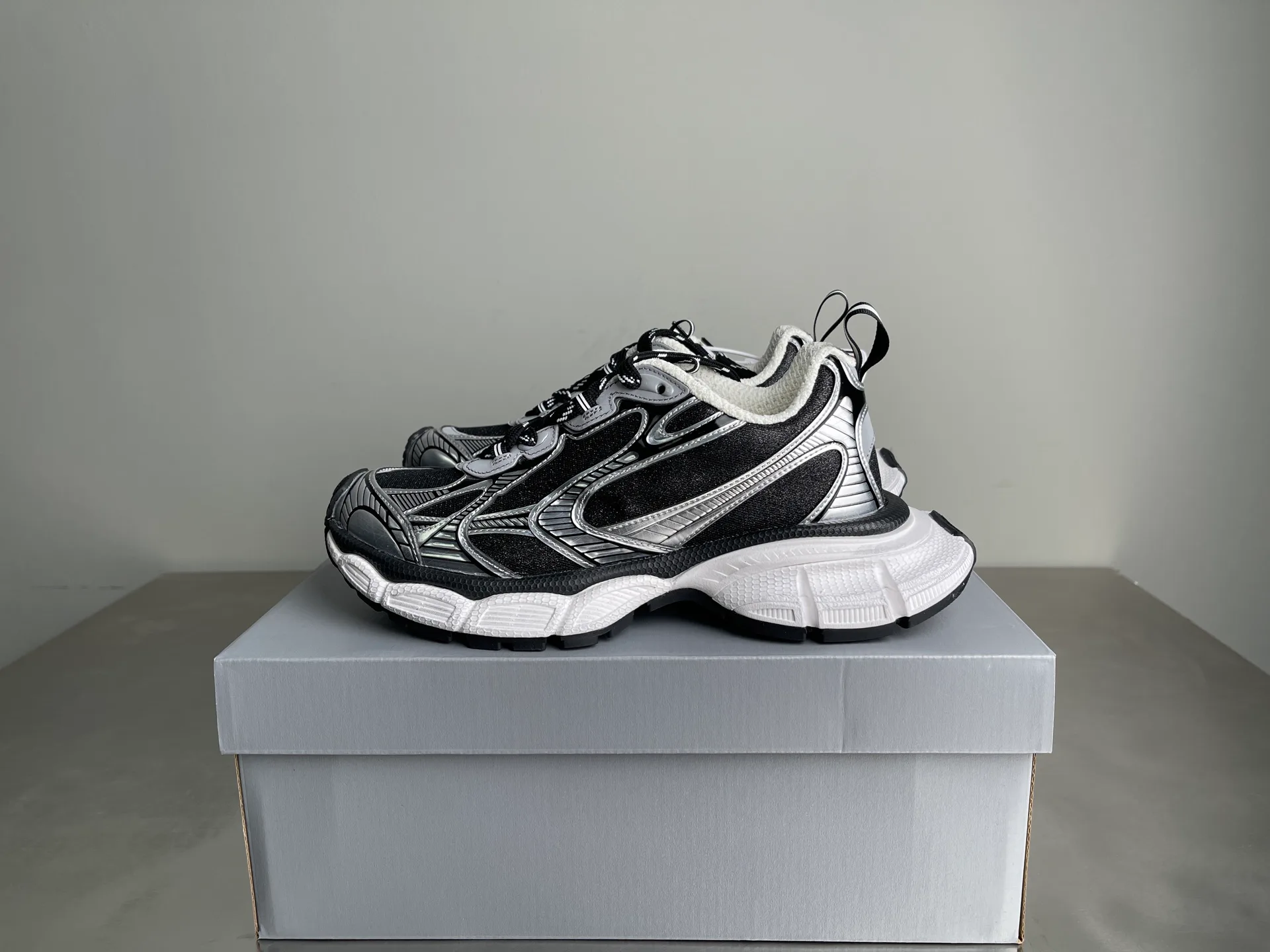 Кроссовки Женские Balenciaga 425301