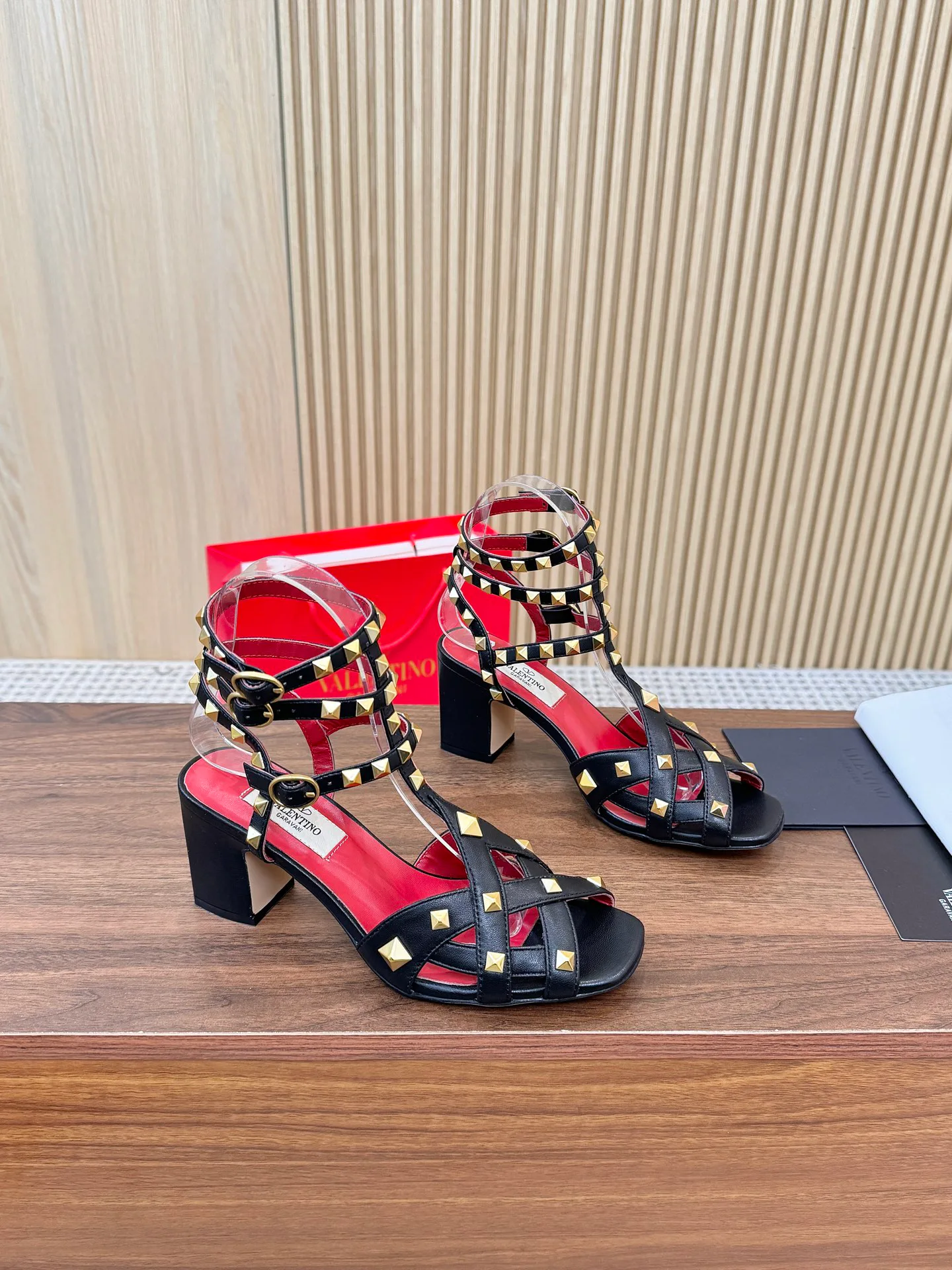 Босоножки Женские Valentino 12156392