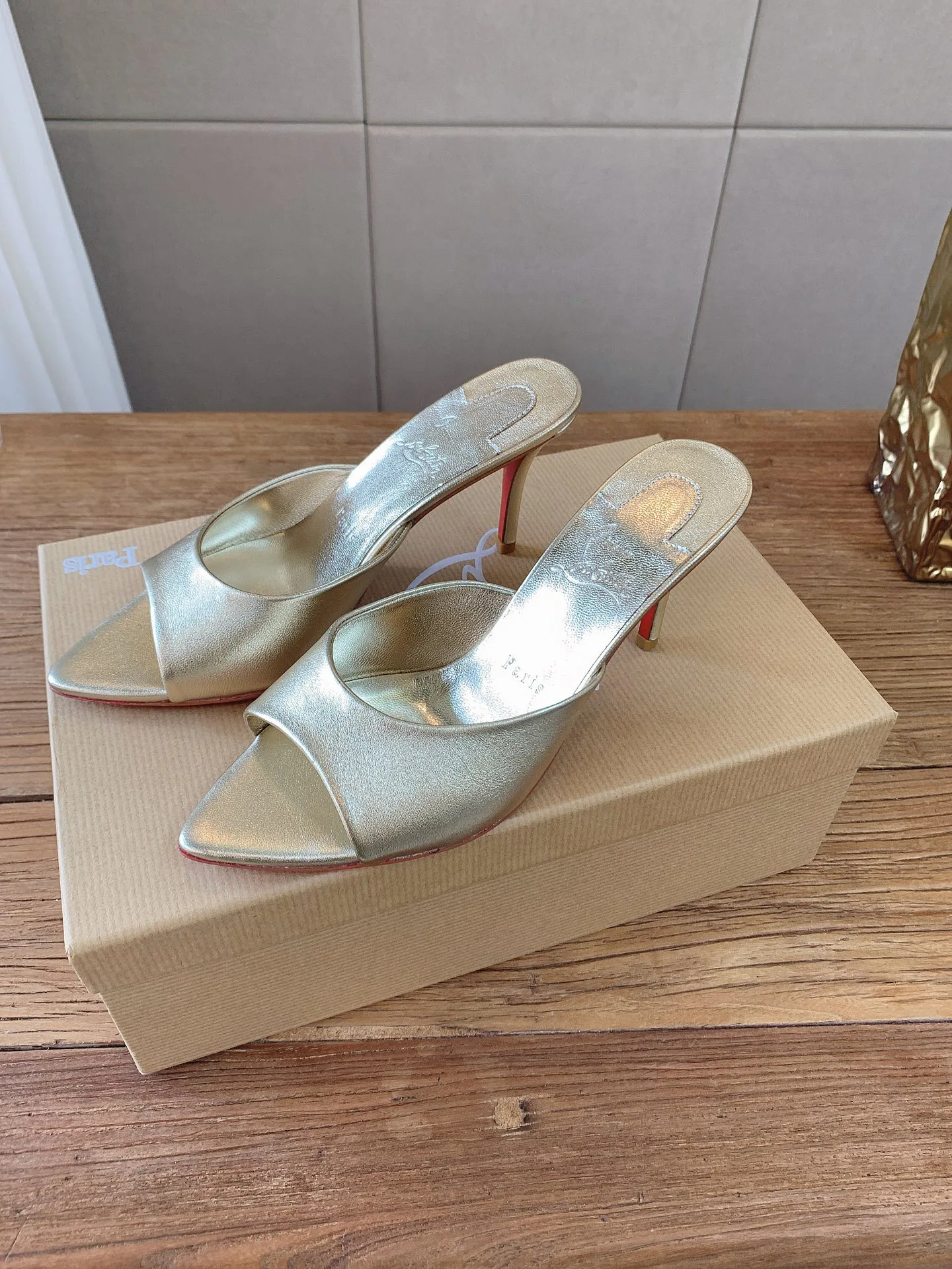Туфли Женские Christian Louboutin 19673376