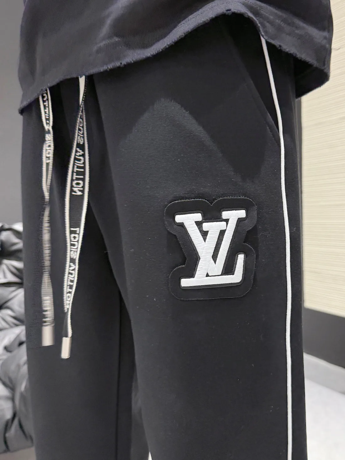 Брюки Мужские Louis Vuitton 998910