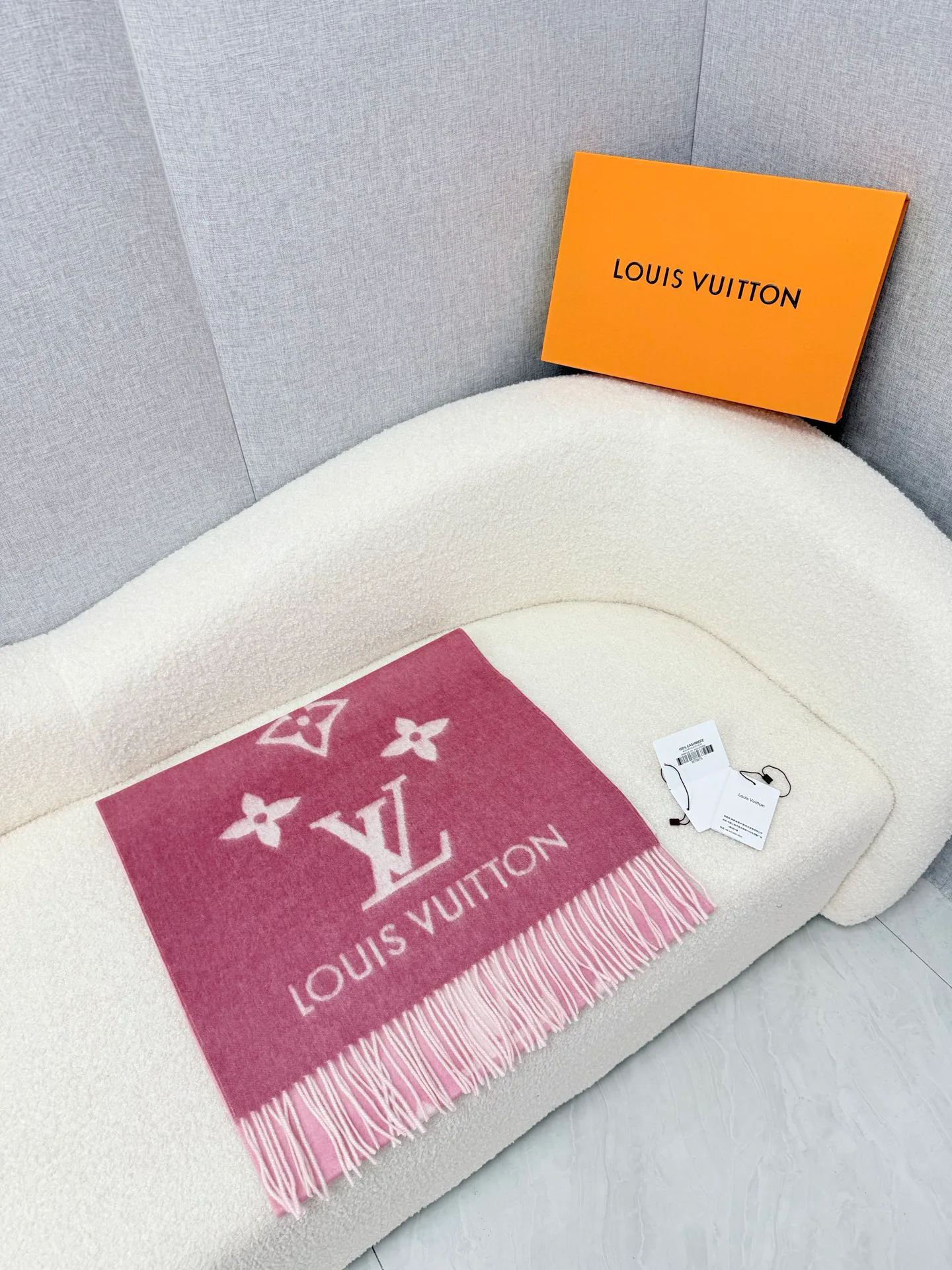 Шарфы Louis Vuitton 18322328