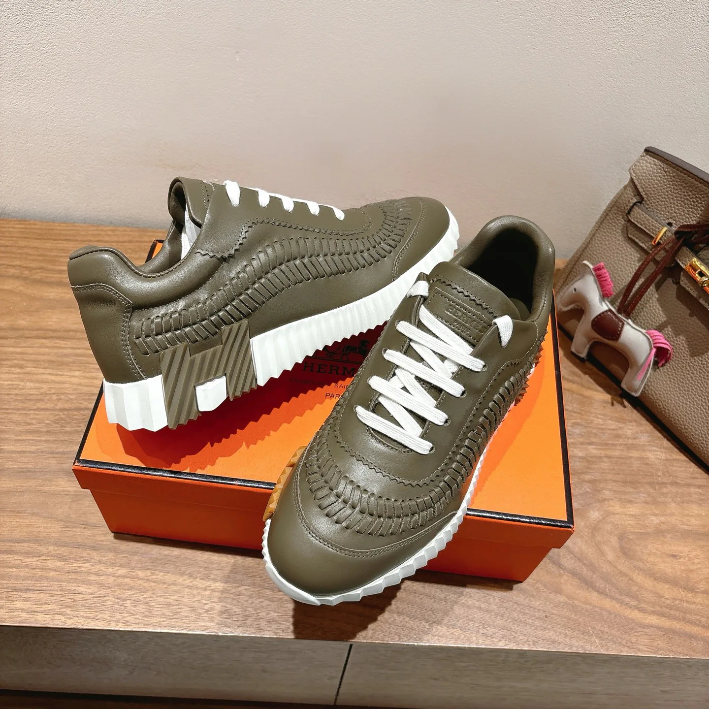 Кроссовки Женские Hermes 18729816