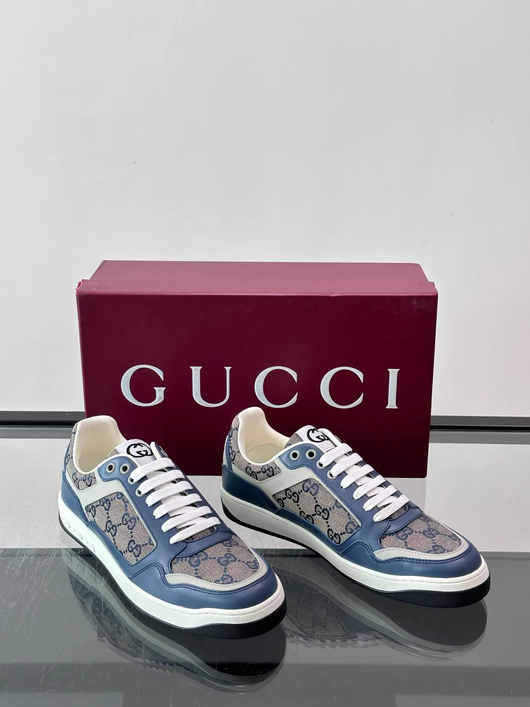 Кроссовки Женские Gucci 18102696