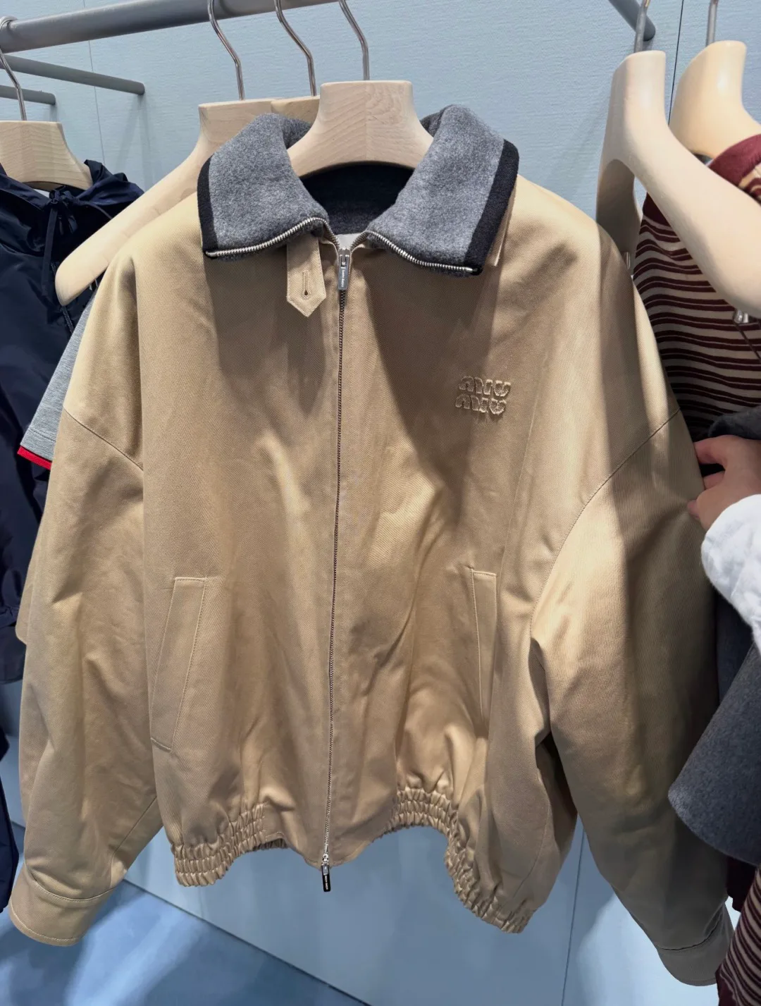 Куртки И Пуховики Женские Miu Miu 18892122