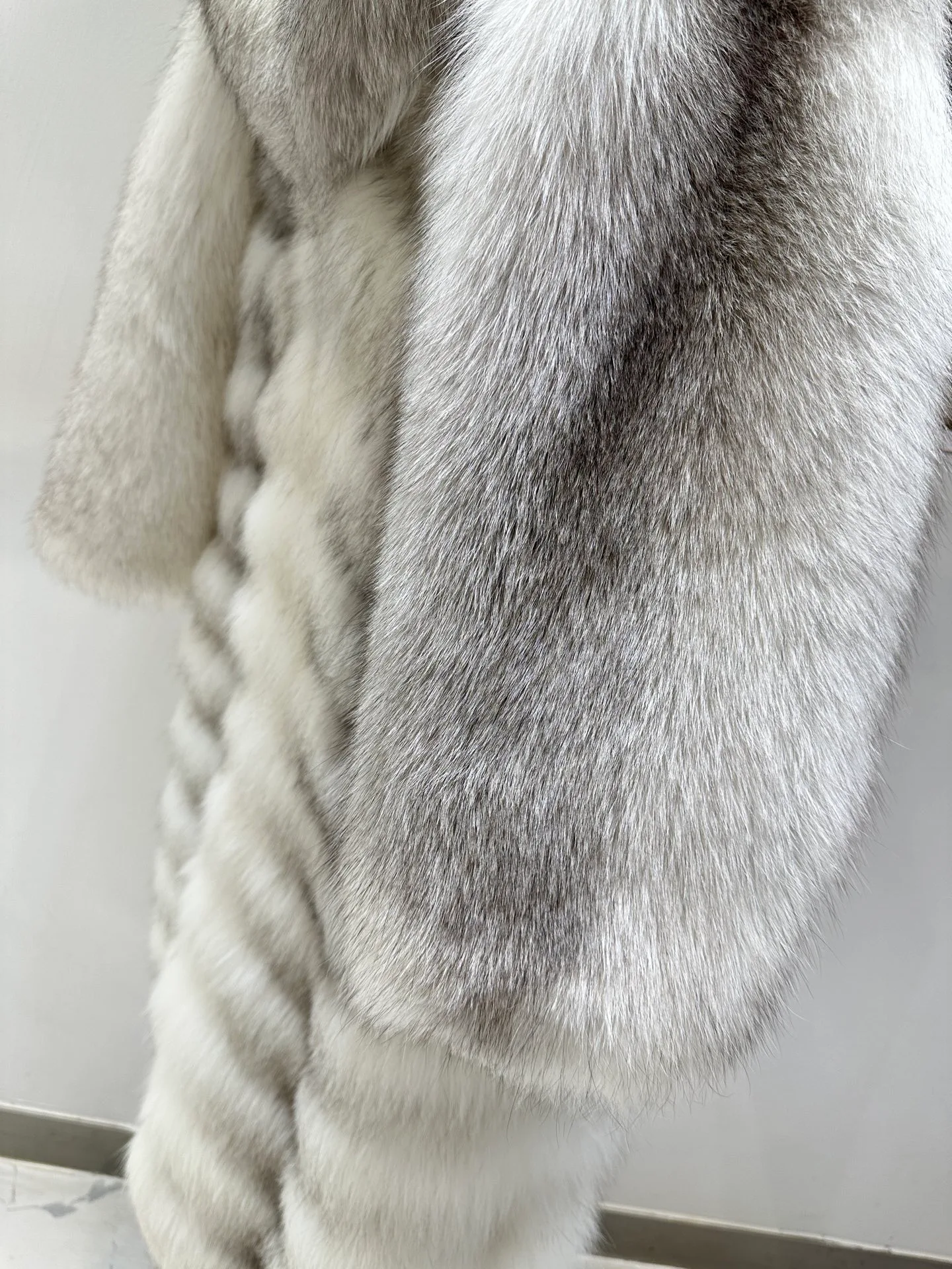 Шубы Женские Saint Laurent 18396078