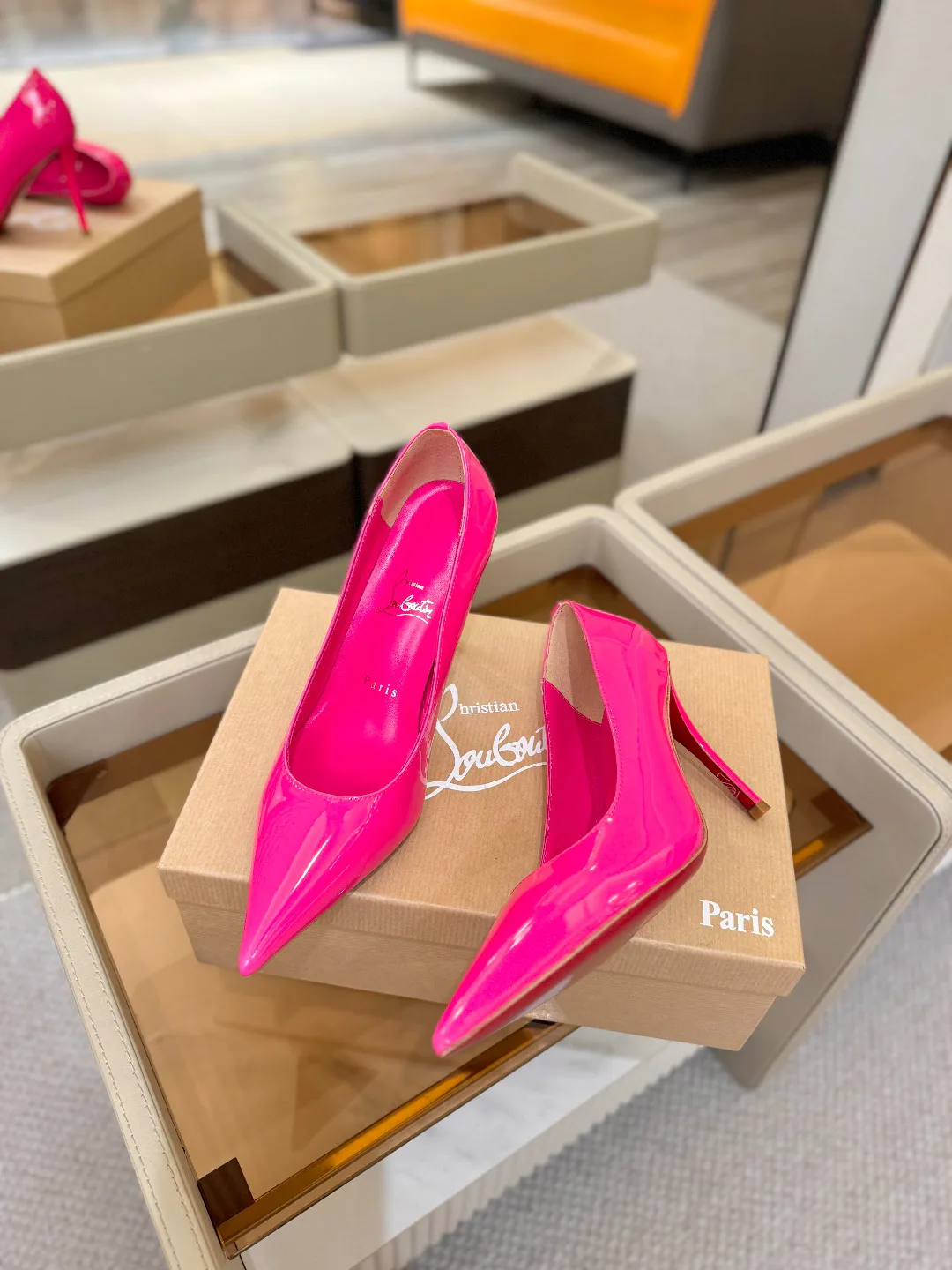 Туфли Женские Christian Louboutin 17981463
