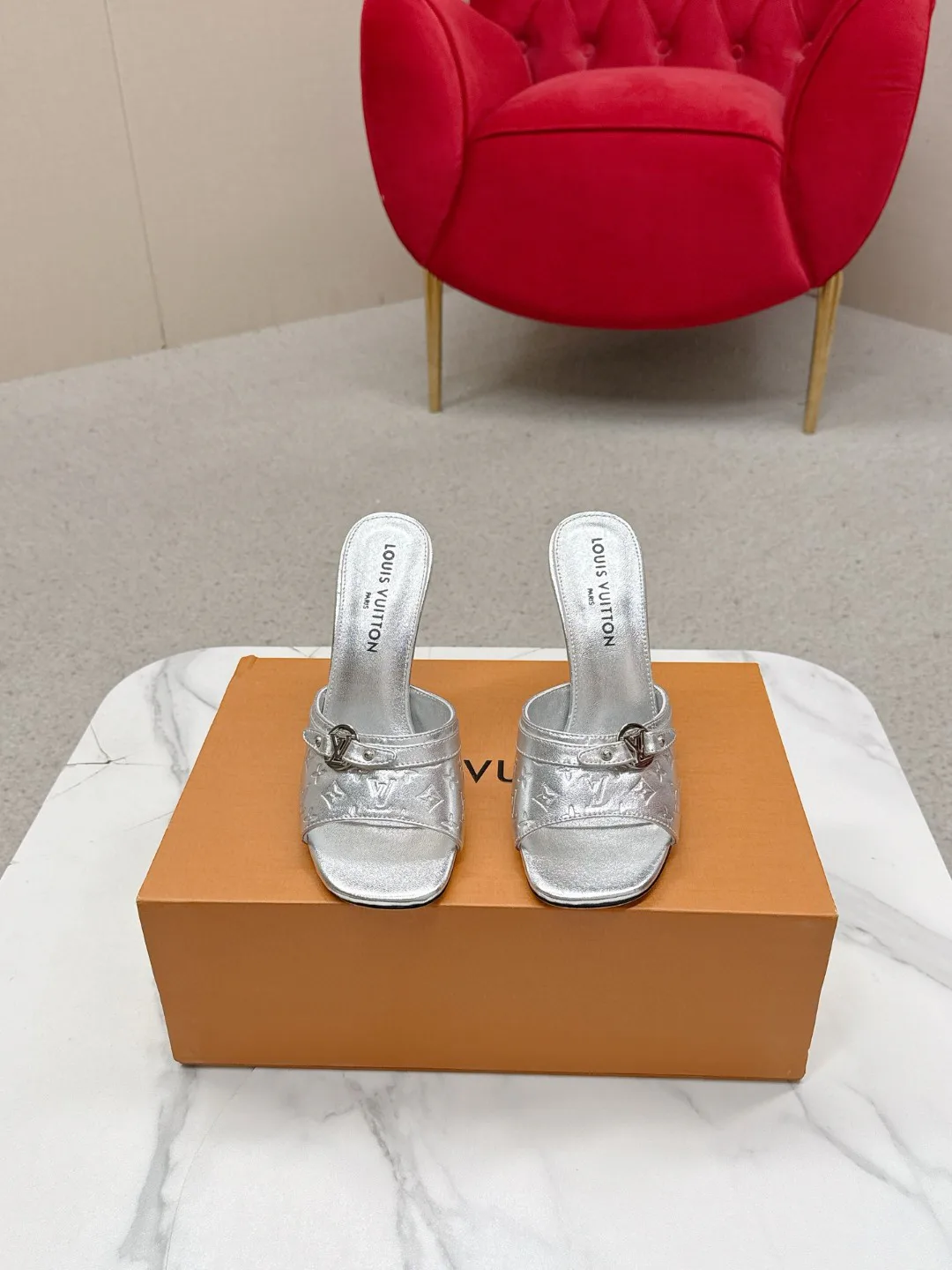 Босоножки Женские Louis Vuitton 1385757