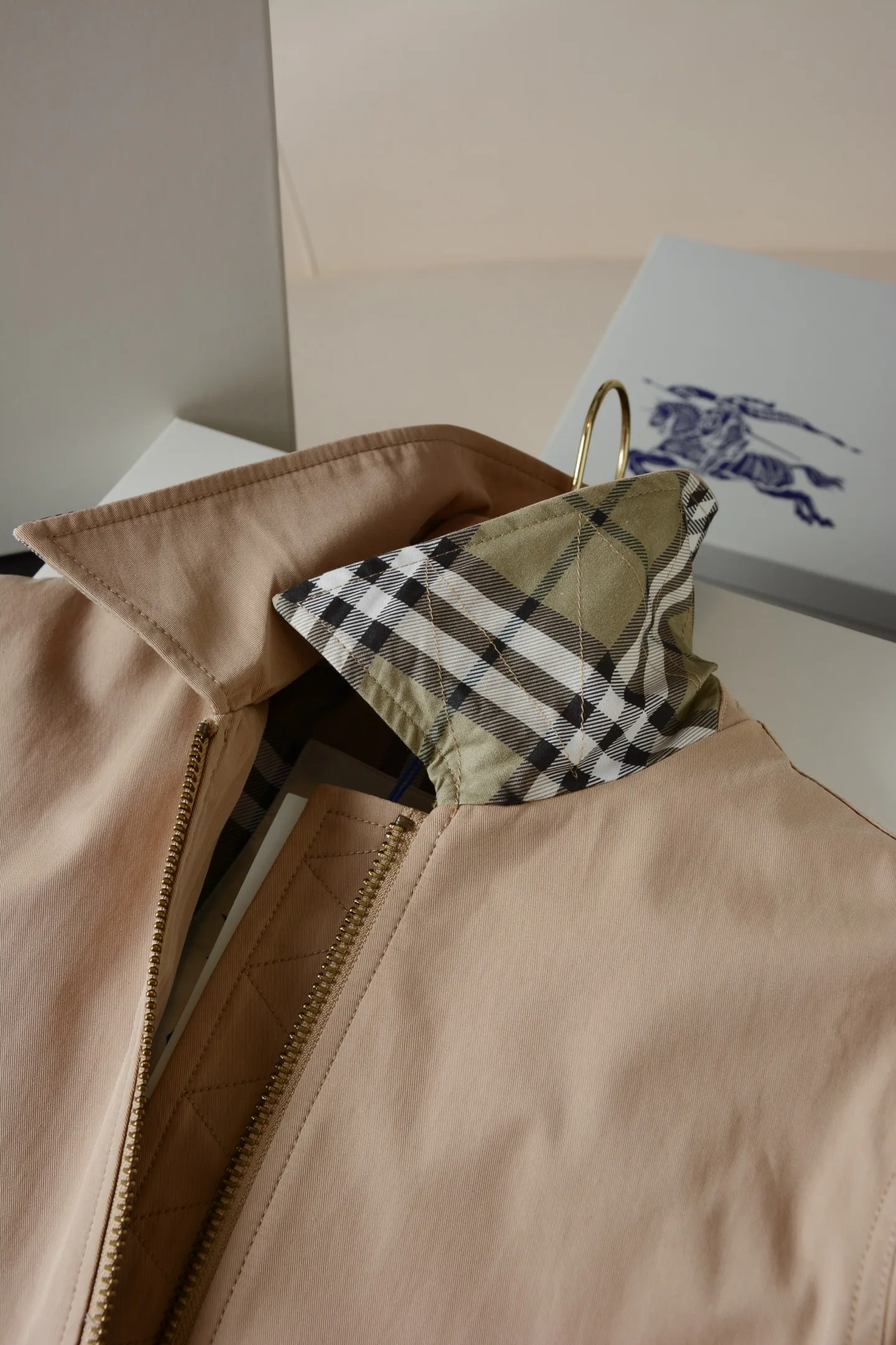 Куртки И Пуховики Женские Burberry 17998547